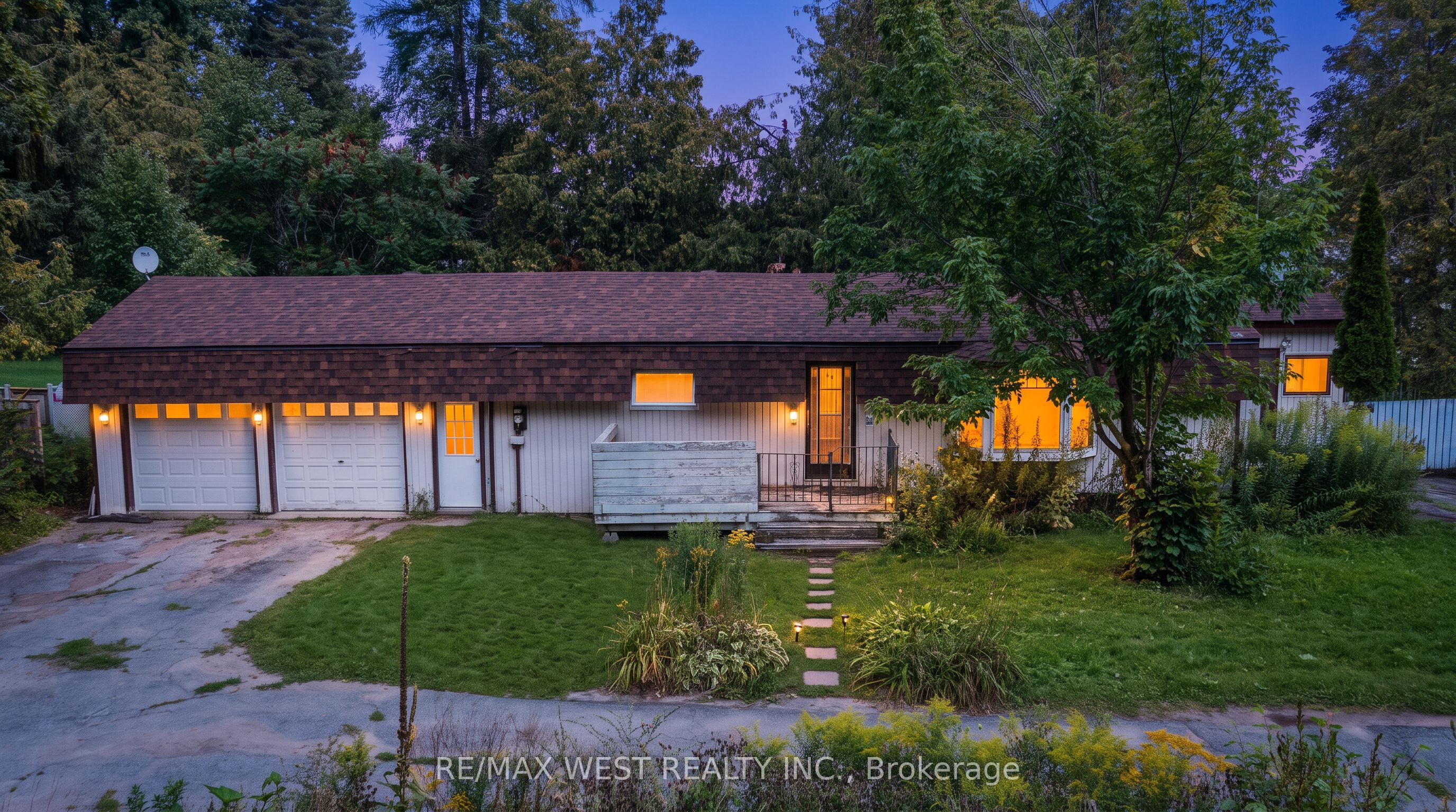2801 25 Side Road Property Photo 1