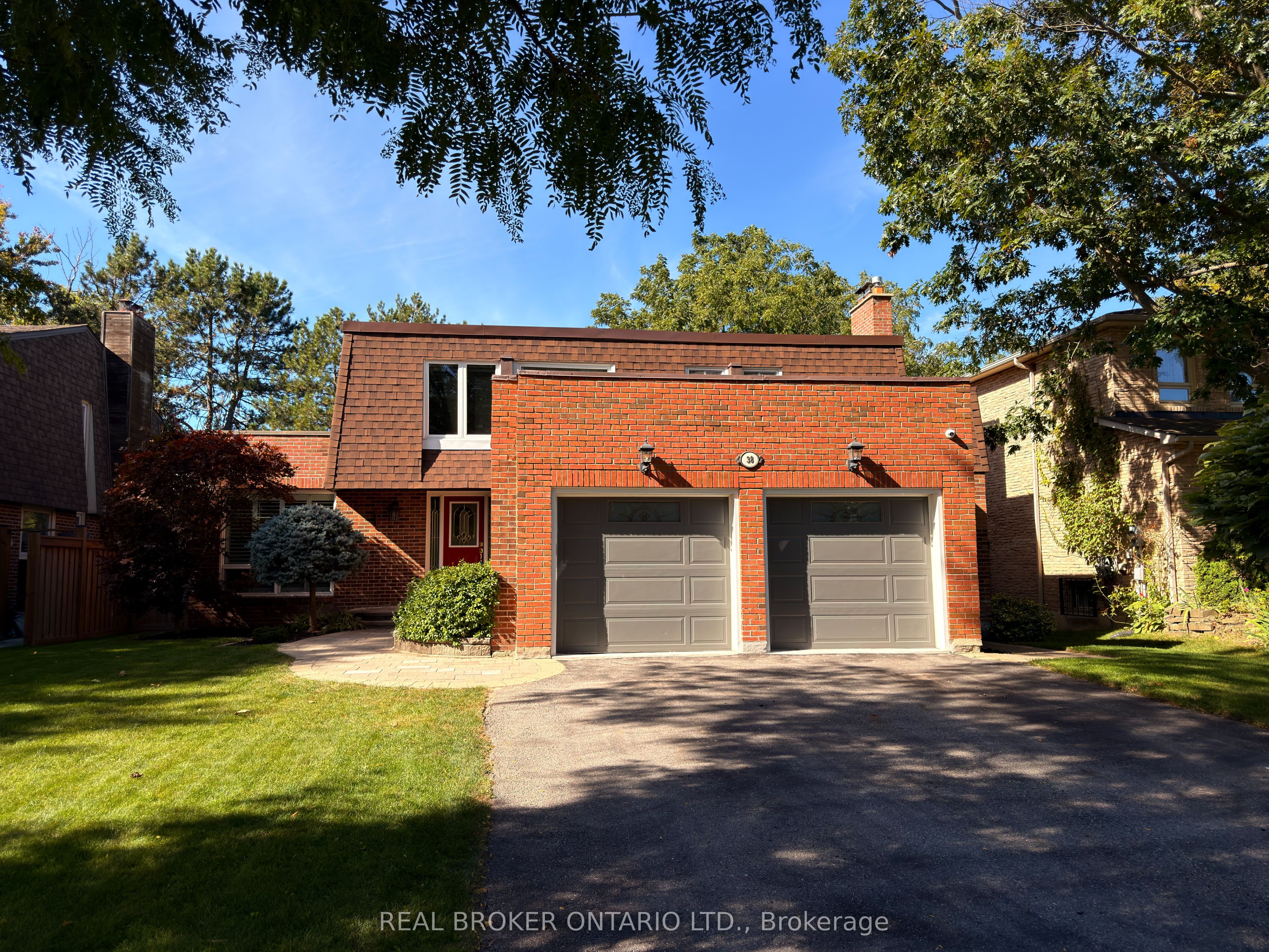 38 Wootten Way N Property Photo 1
