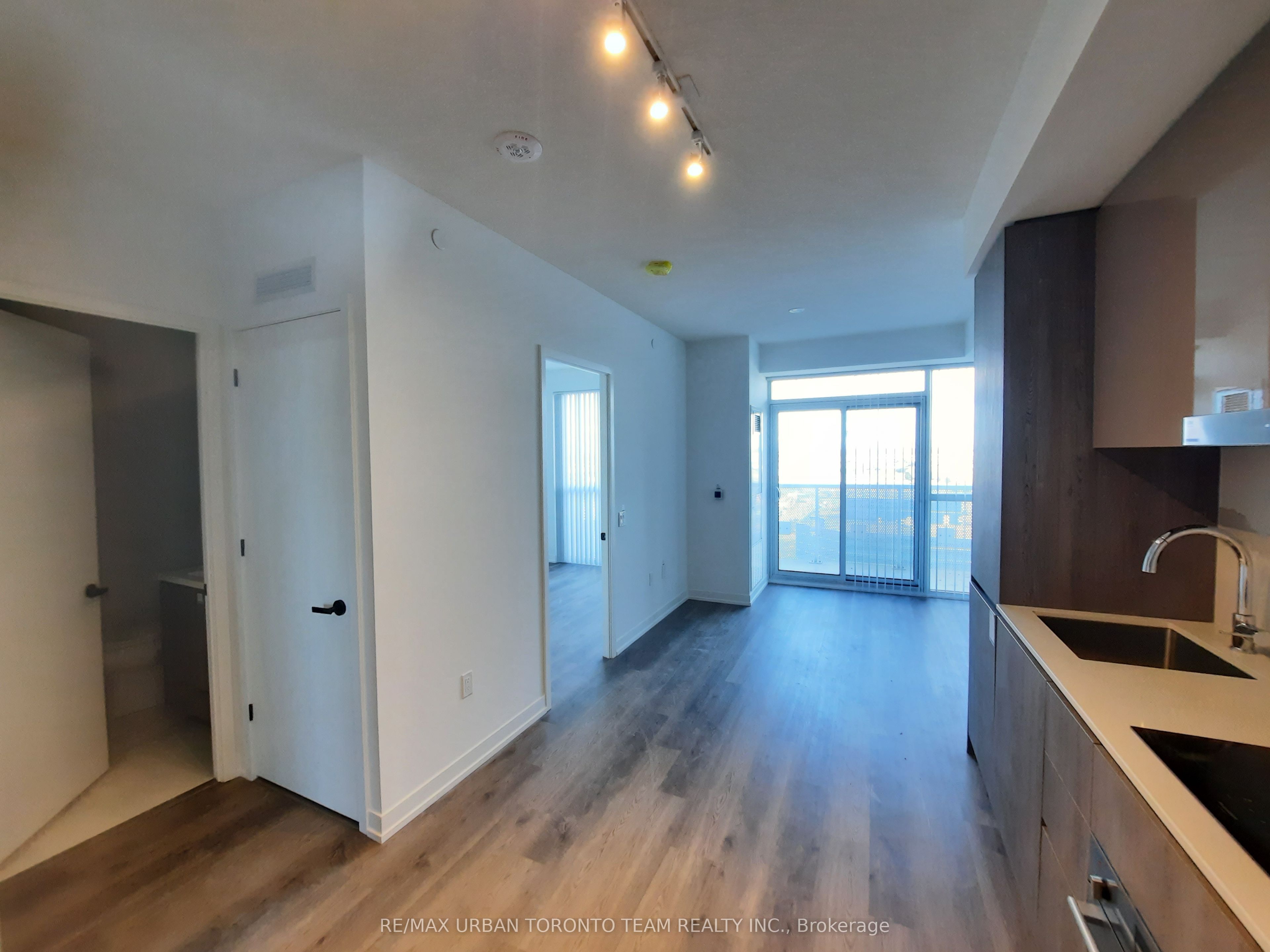 8 Interchange Way 1803 Property Photo 2