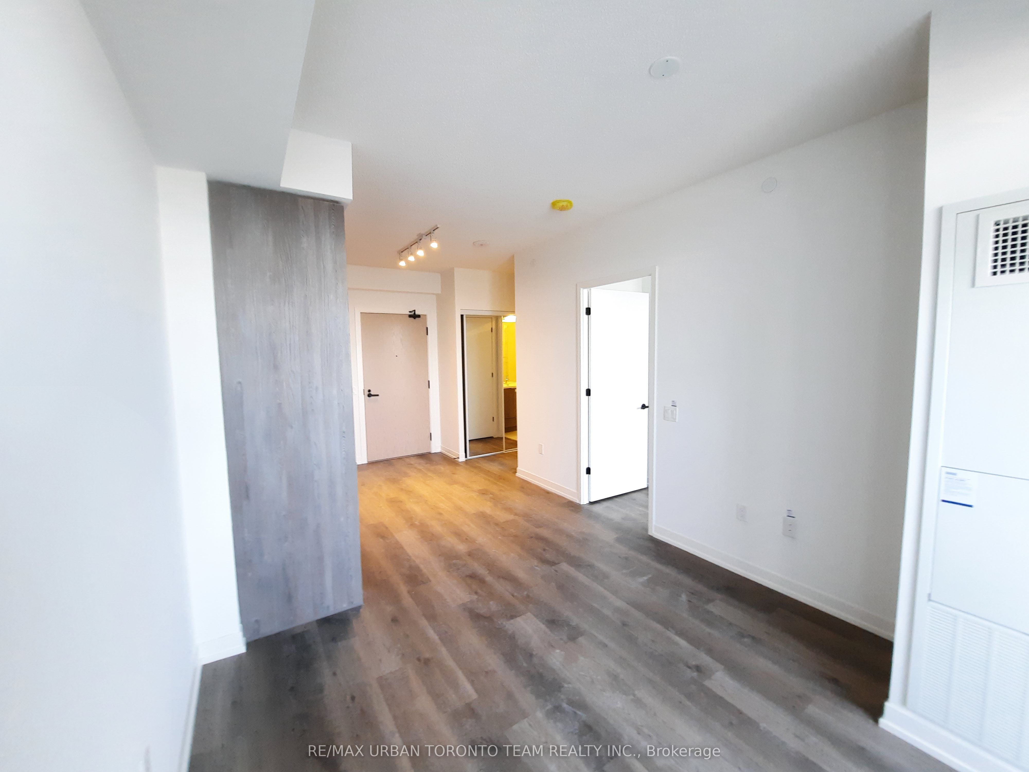 8 Interchange Way 1803 Property Photo 5