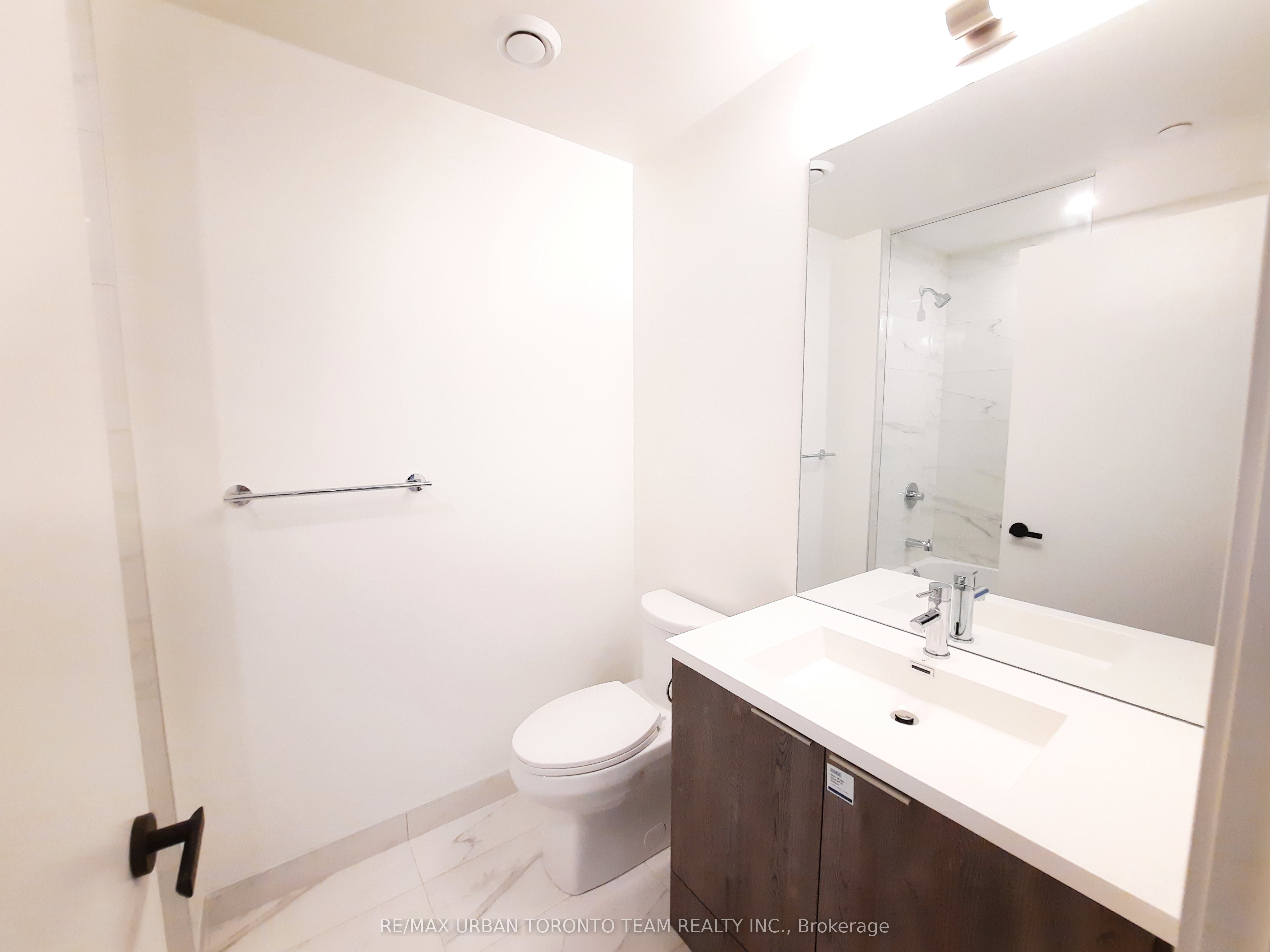 8 Interchange Way 1803 Property Photo 10