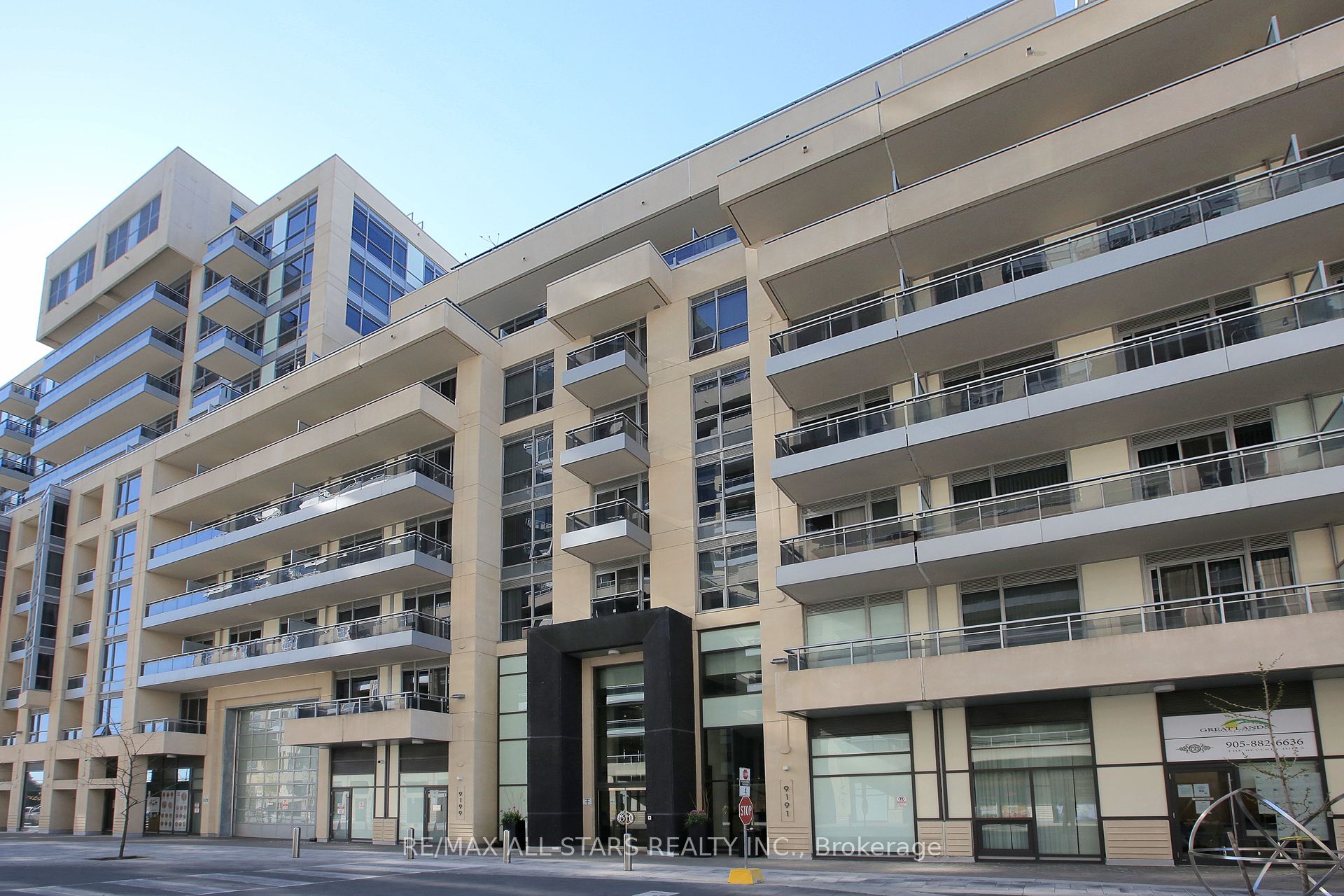 9191 Yonge Street SW 807 Property Photo 1