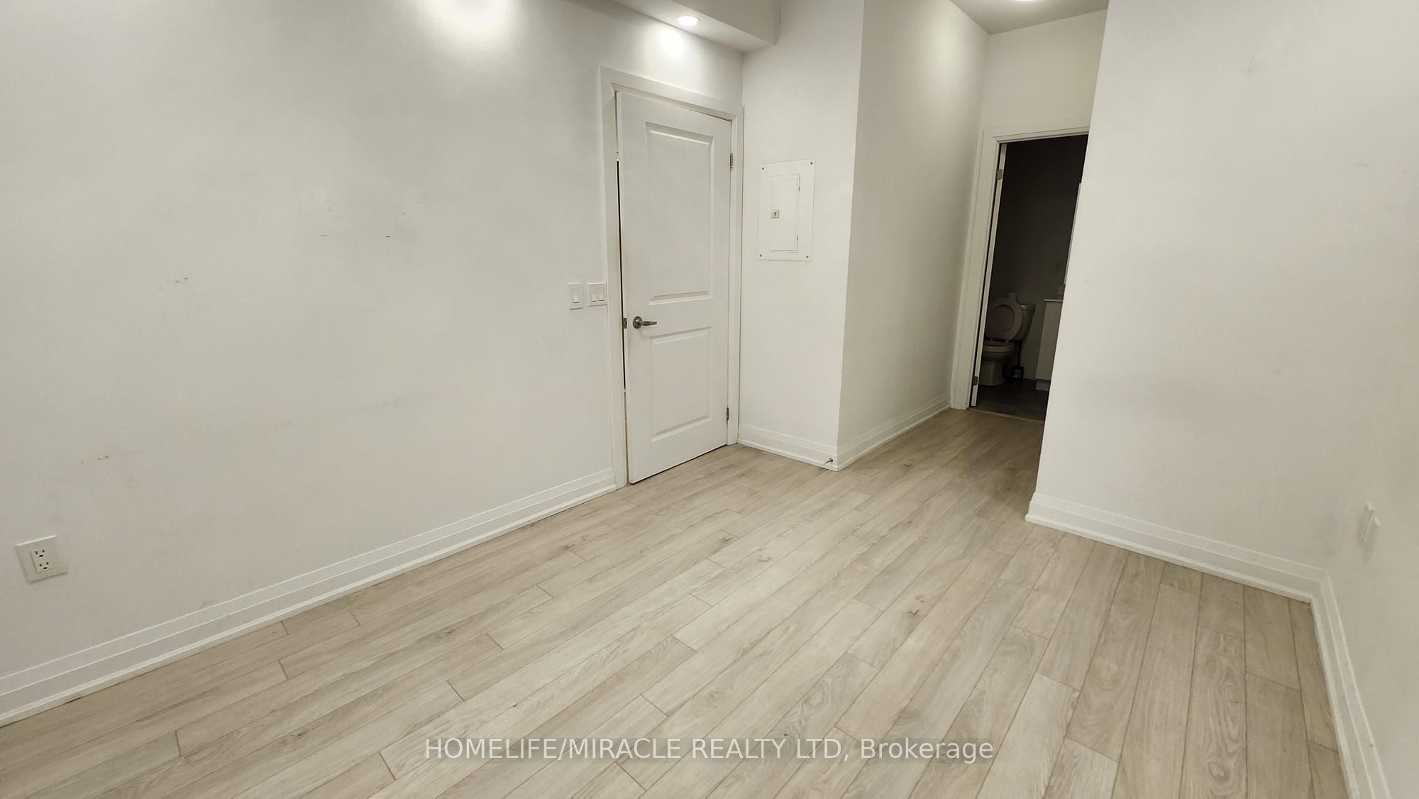 5289 Highway 7 D102 Property Photo 20
