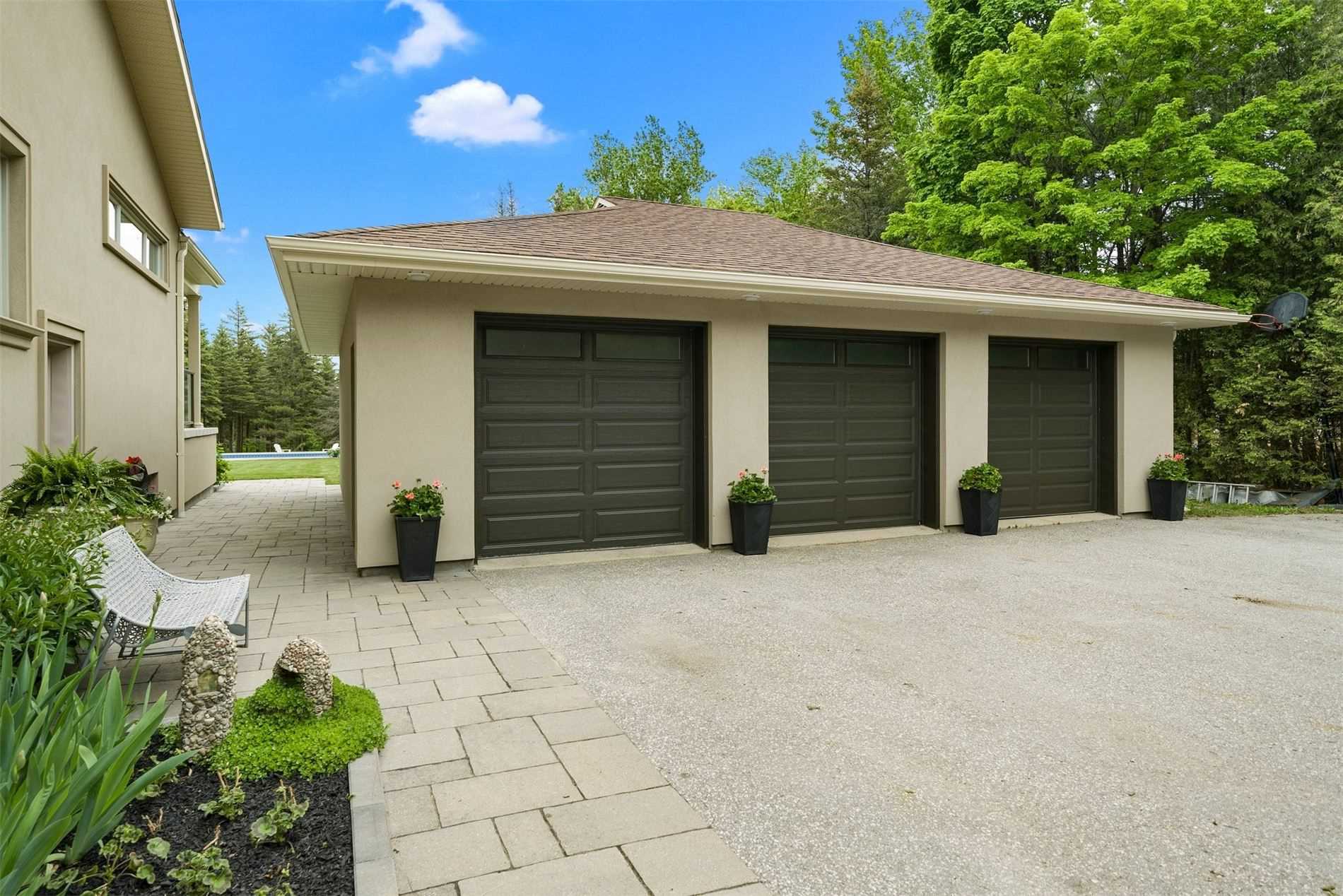 15935 E Dufferin St Property Photo 2