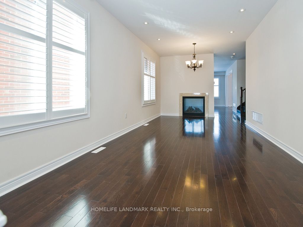 196 Chouinard Way Property Photo 2