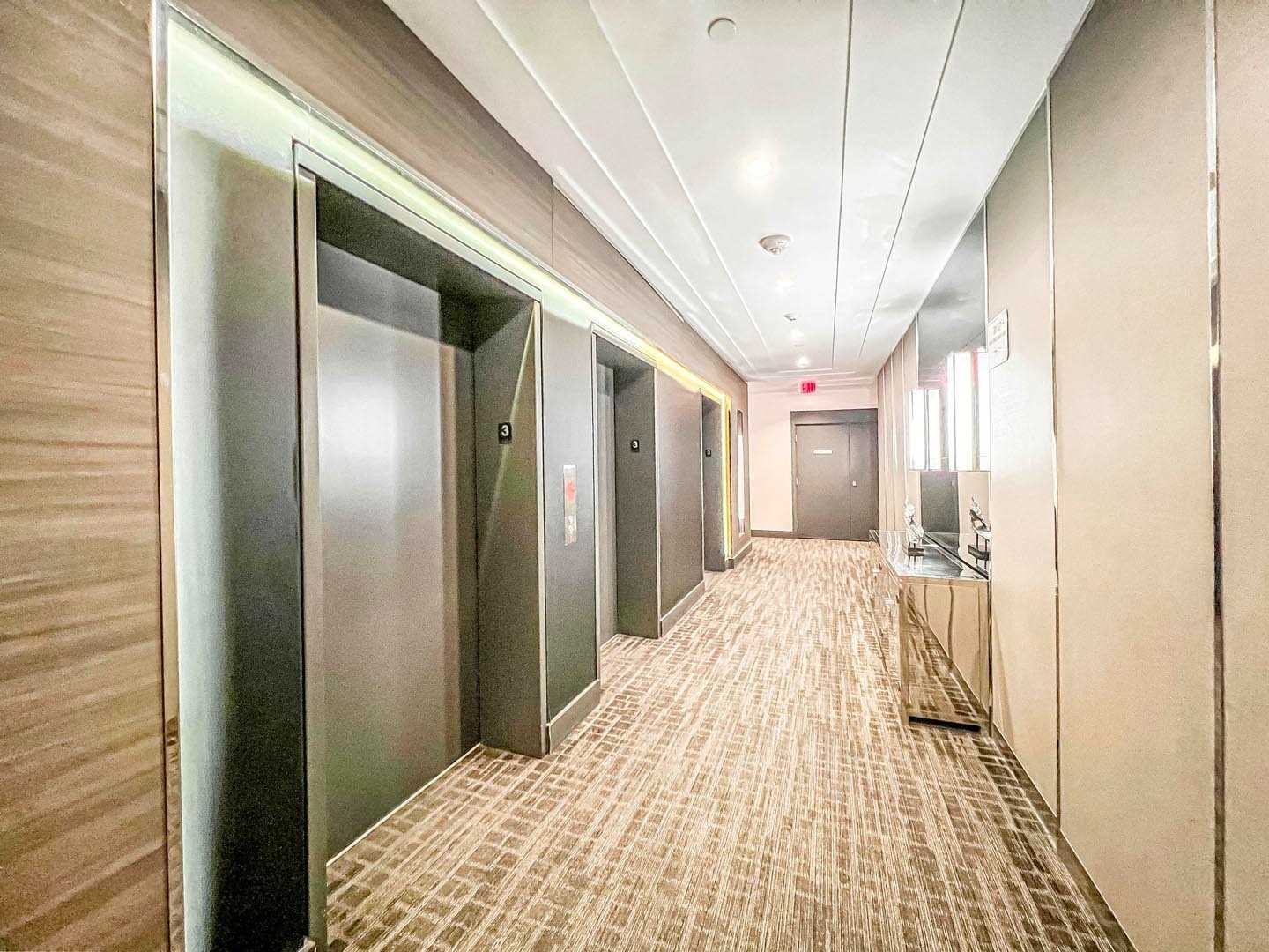 9471 Yonge St #325 Property Photo 4