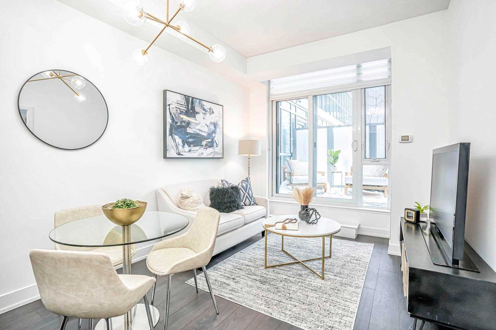 9471 Yonge St #325 Property Photo 6
