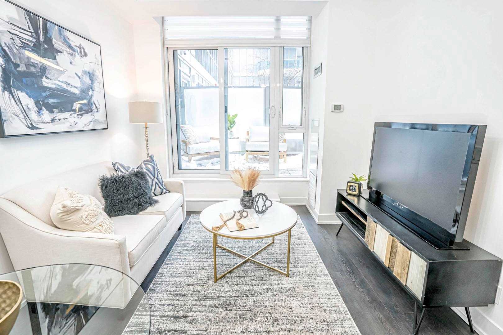 9471 Yonge St #325 Property Photo 7