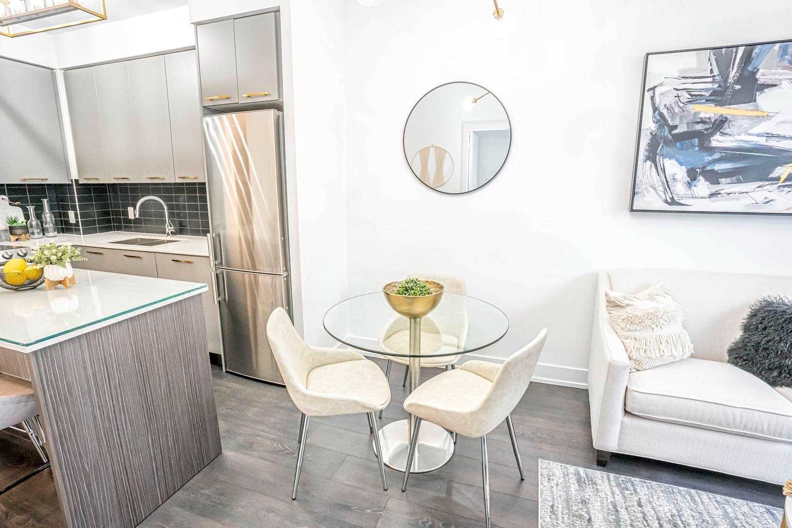 9471 Yonge St #325 Property Photo 8