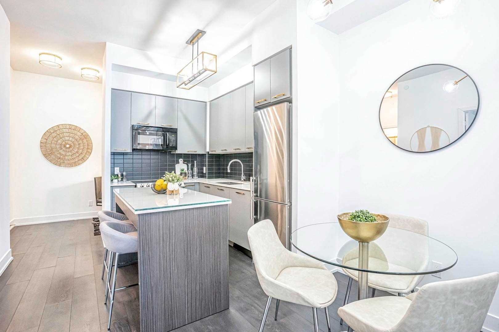 9471 Yonge St #325 Property Photo 11
