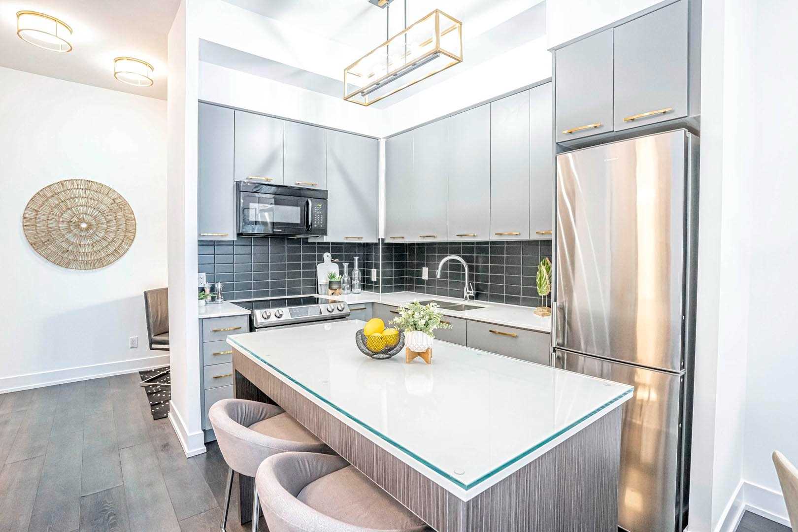 9471 Yonge St #325 Property Photo 13