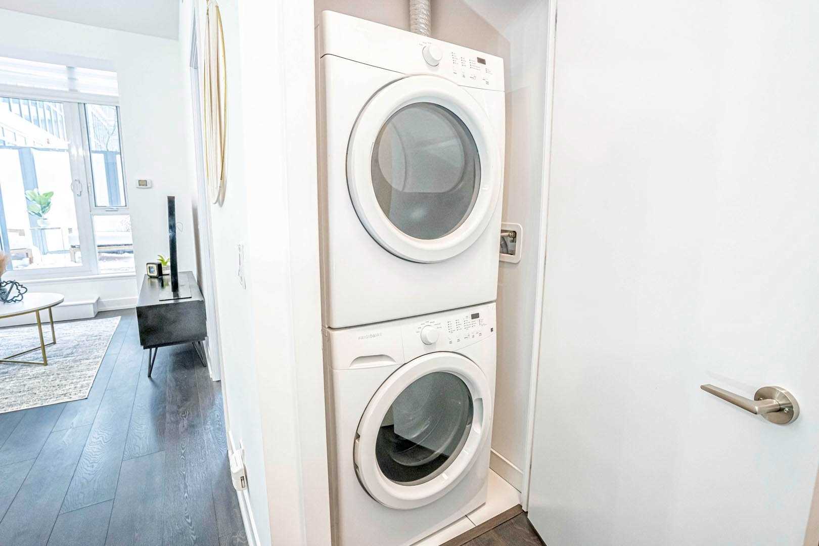 9471 Yonge St #325 Property Photo 23