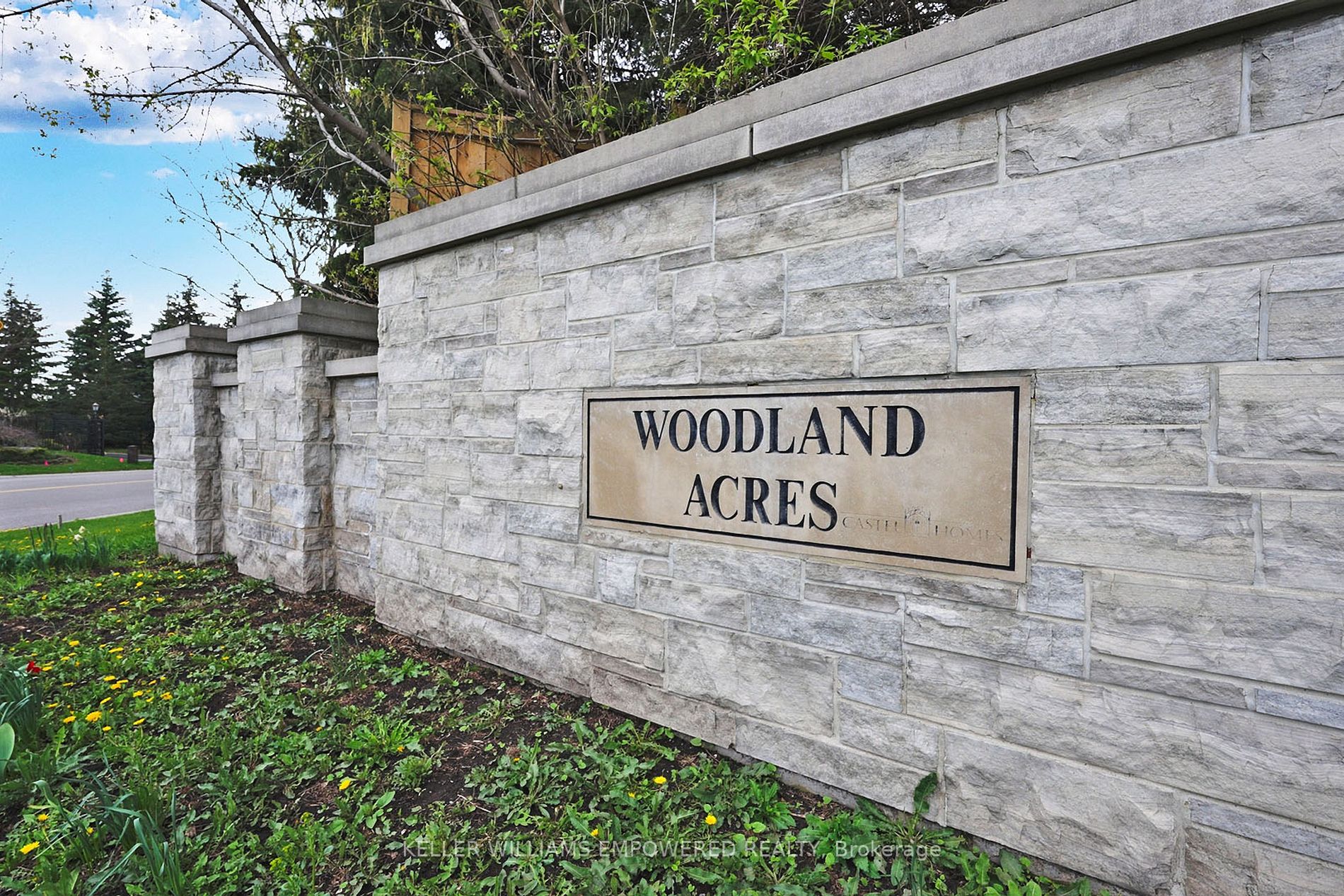 2 Honey Locust Crt Property Photo 2