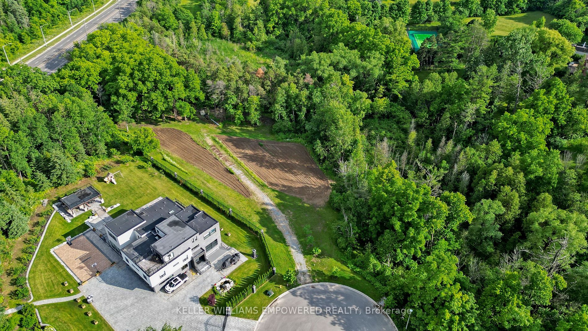 2 Honey Locust Crt Property Photo 3