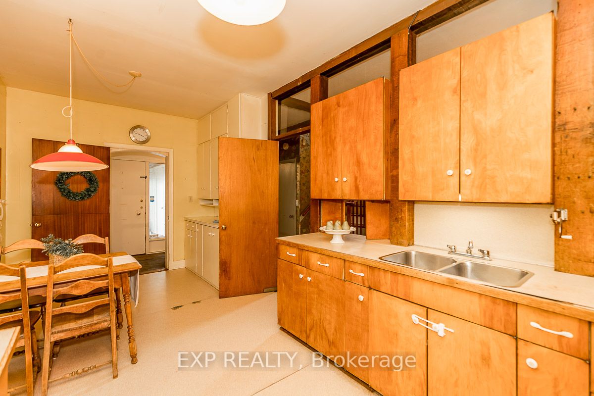 27 Hedge Rd Property Photo 12