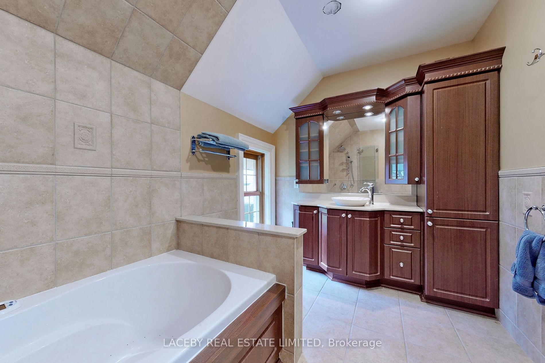 16979 Ninth Line Property Photo 7