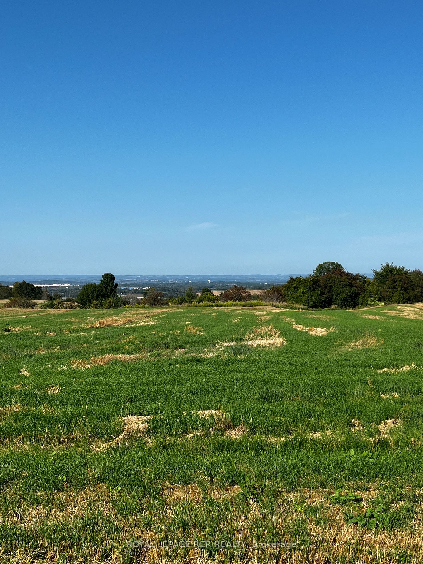 5060 8th Line Property Photo 1