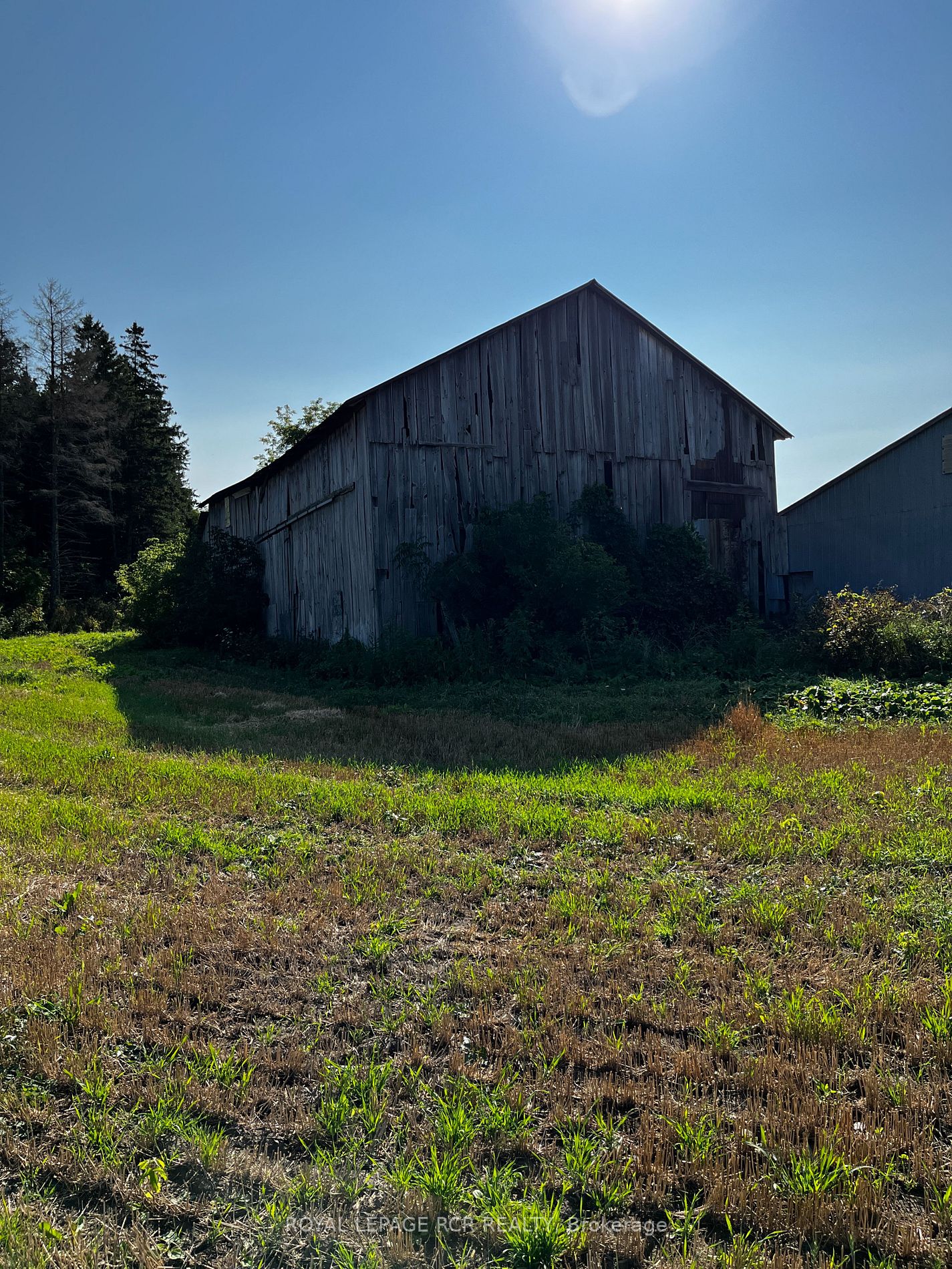 5060 8th Line Property Photo 4