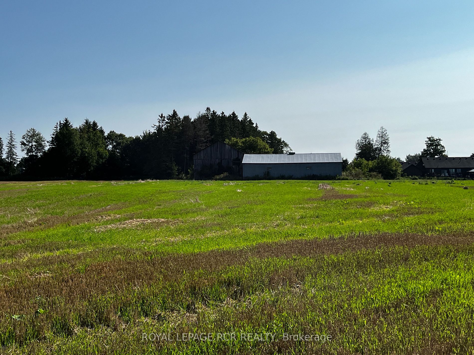 5060 8th Line Property Photo 6
