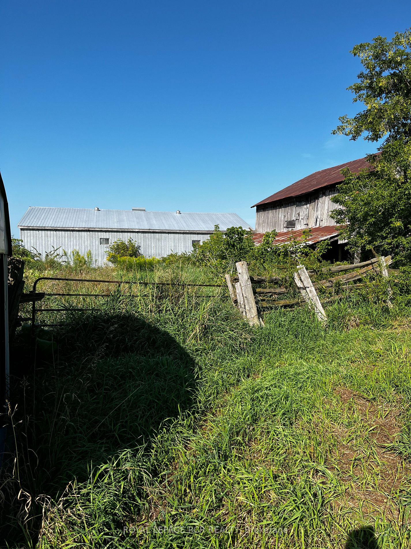 5060 8th Line Property Photo 7