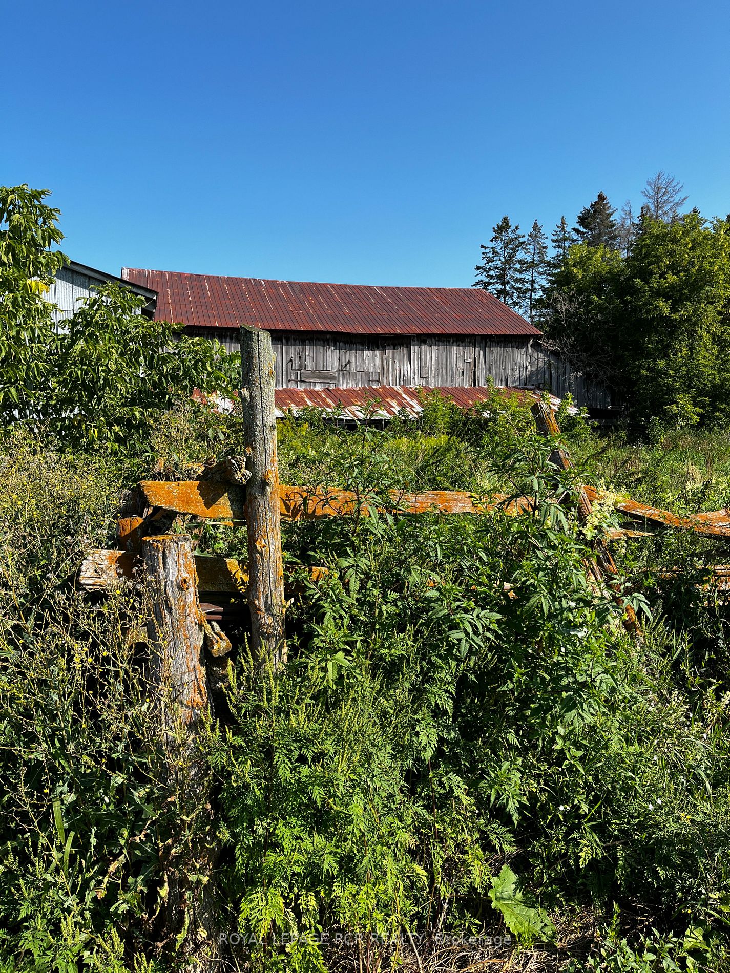 5060 8th Line Property Photo 8