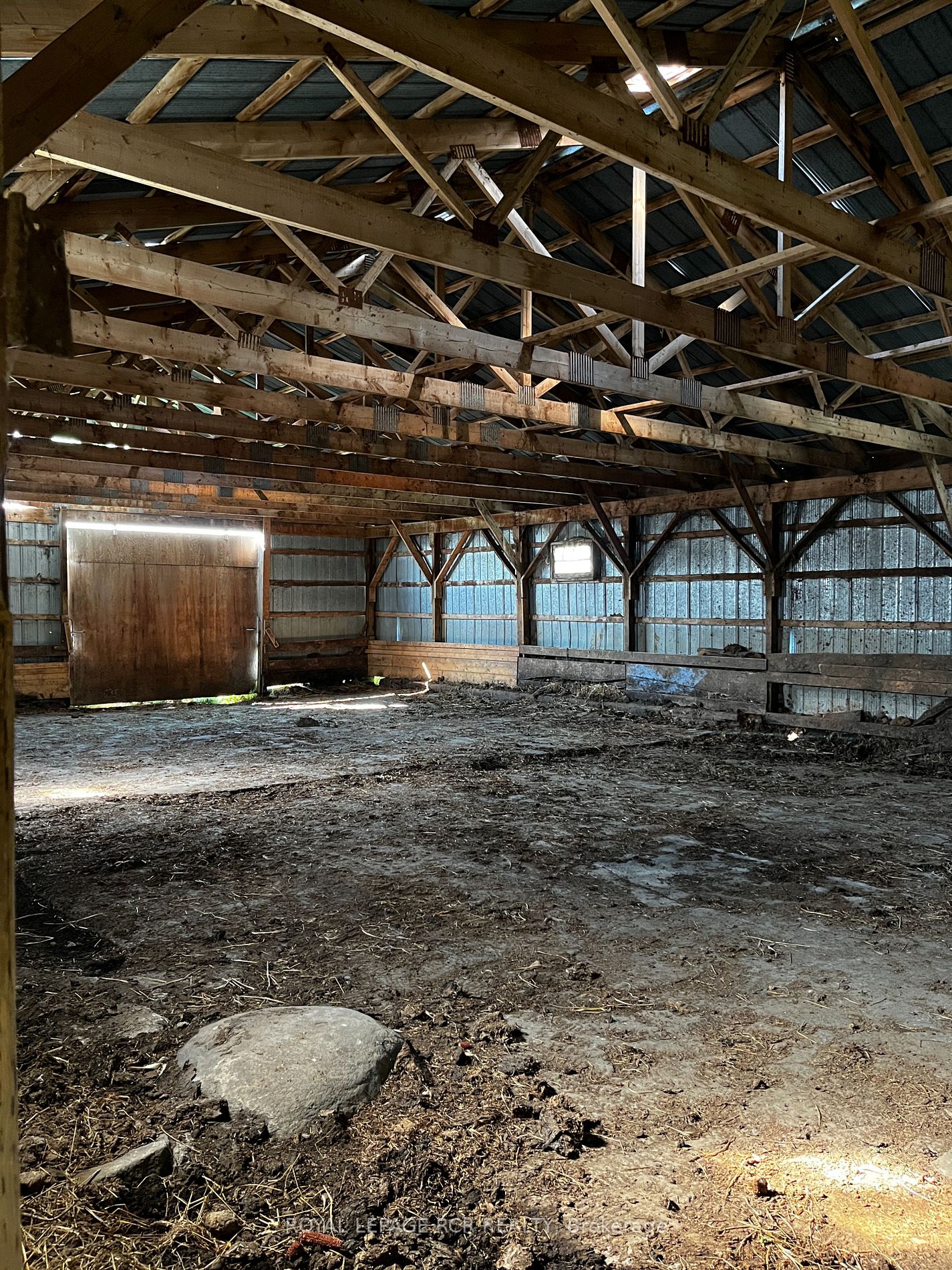 5060 8th Line Property Photo 12