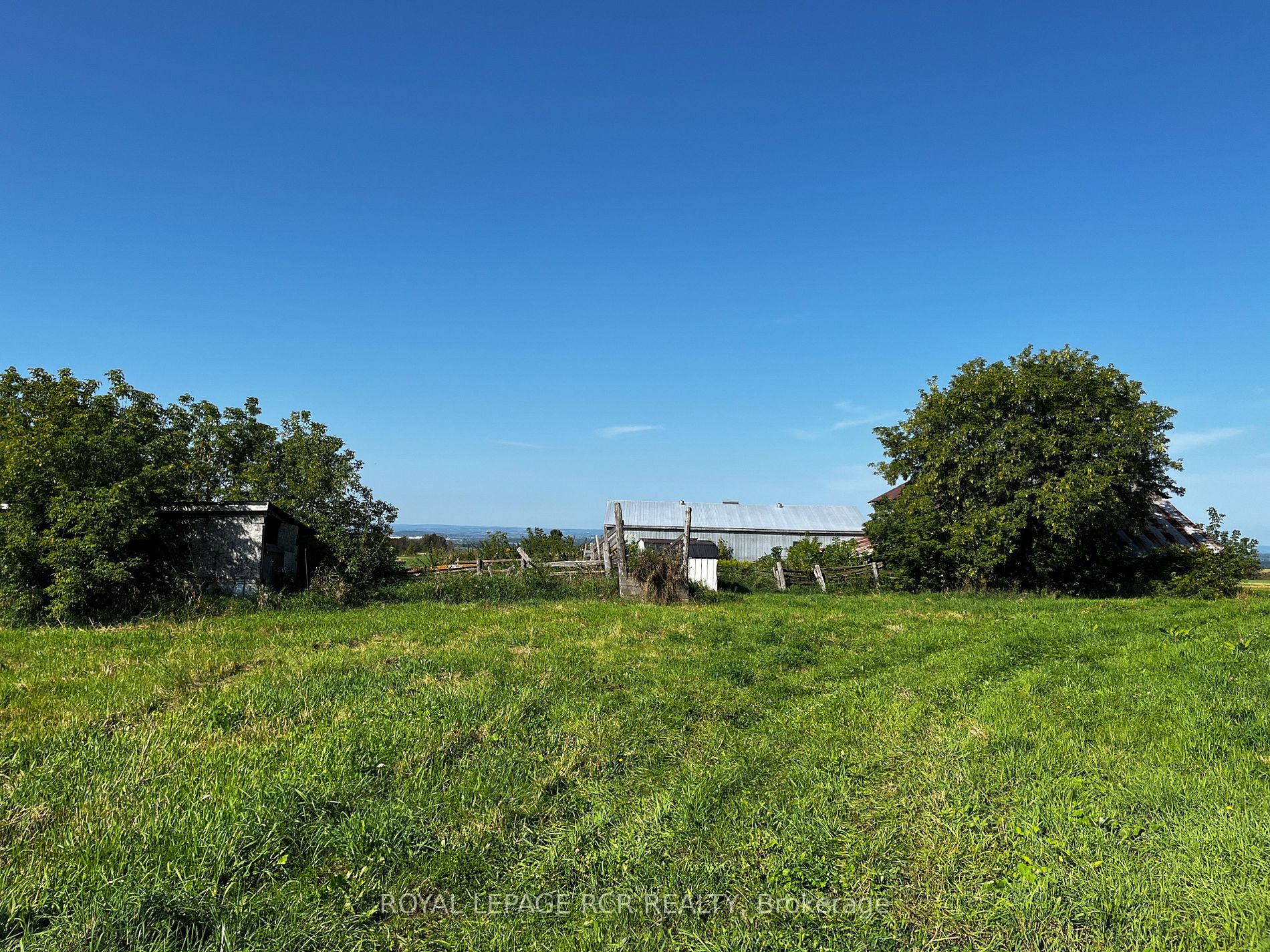 5060 8th Line Property Photo 16