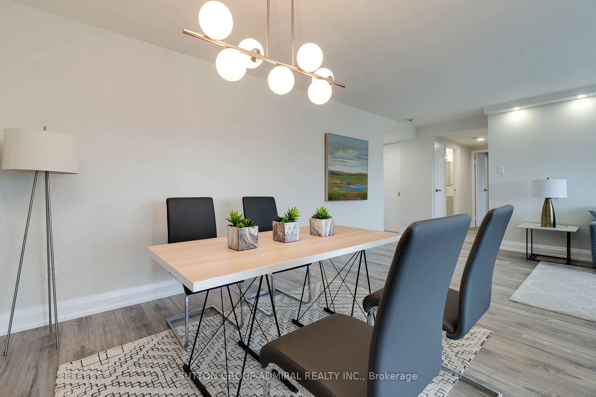 7601 Bathurst St Property Photo 11