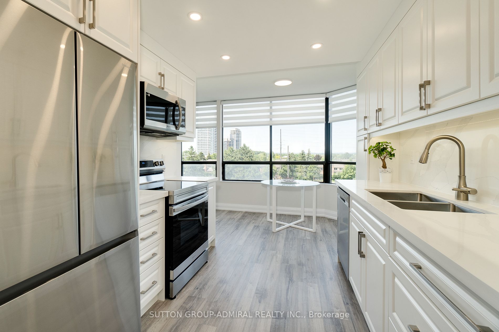 7601 Bathurst St Property Photo 15