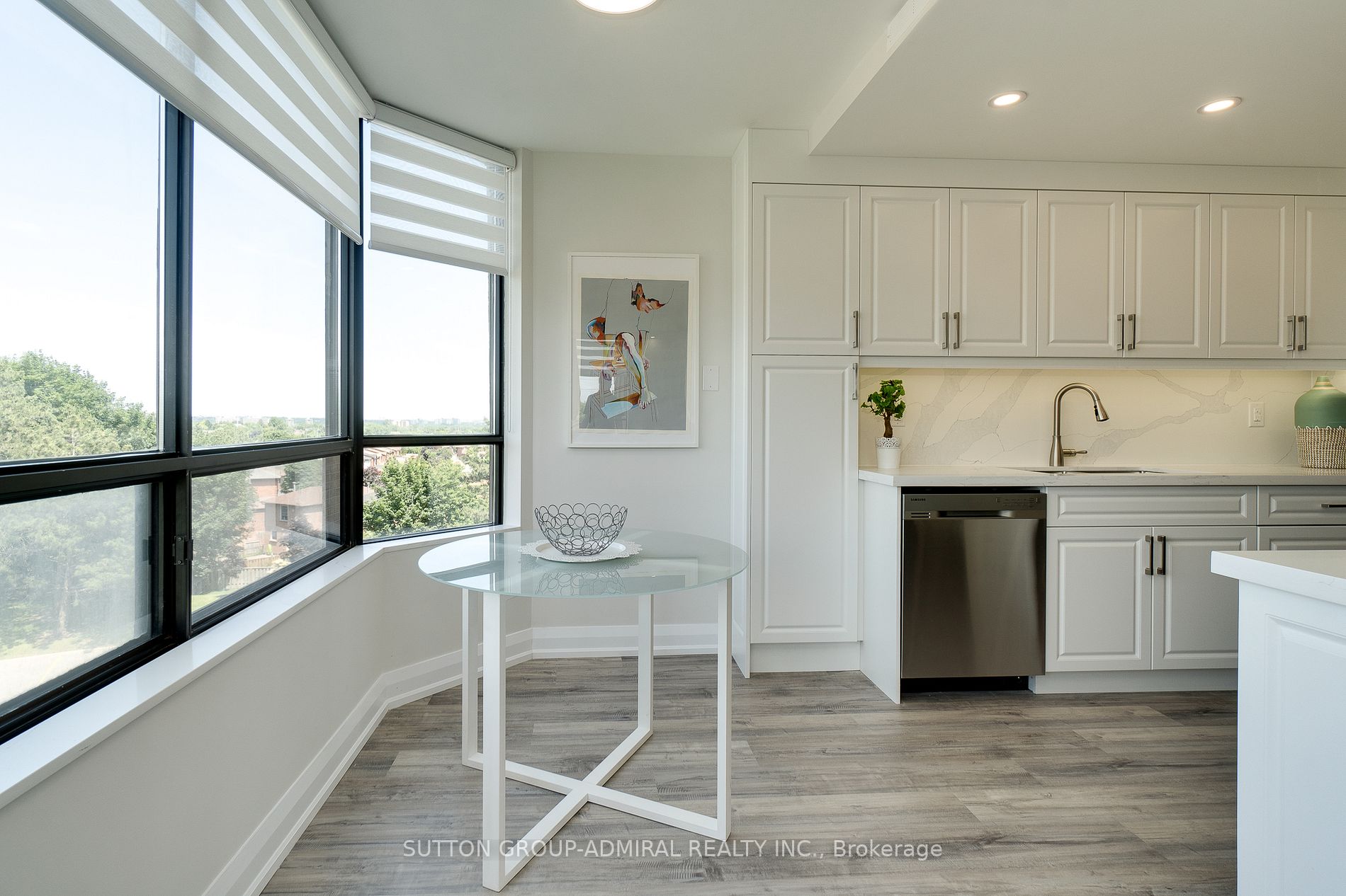 7601 Bathurst St Property Photo 16