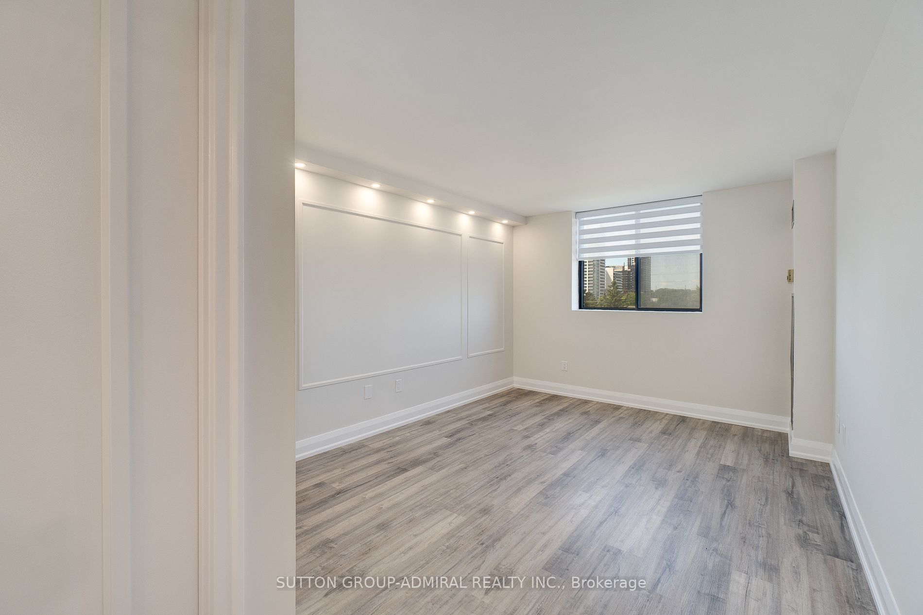 7601 Bathurst St Property Photo 17