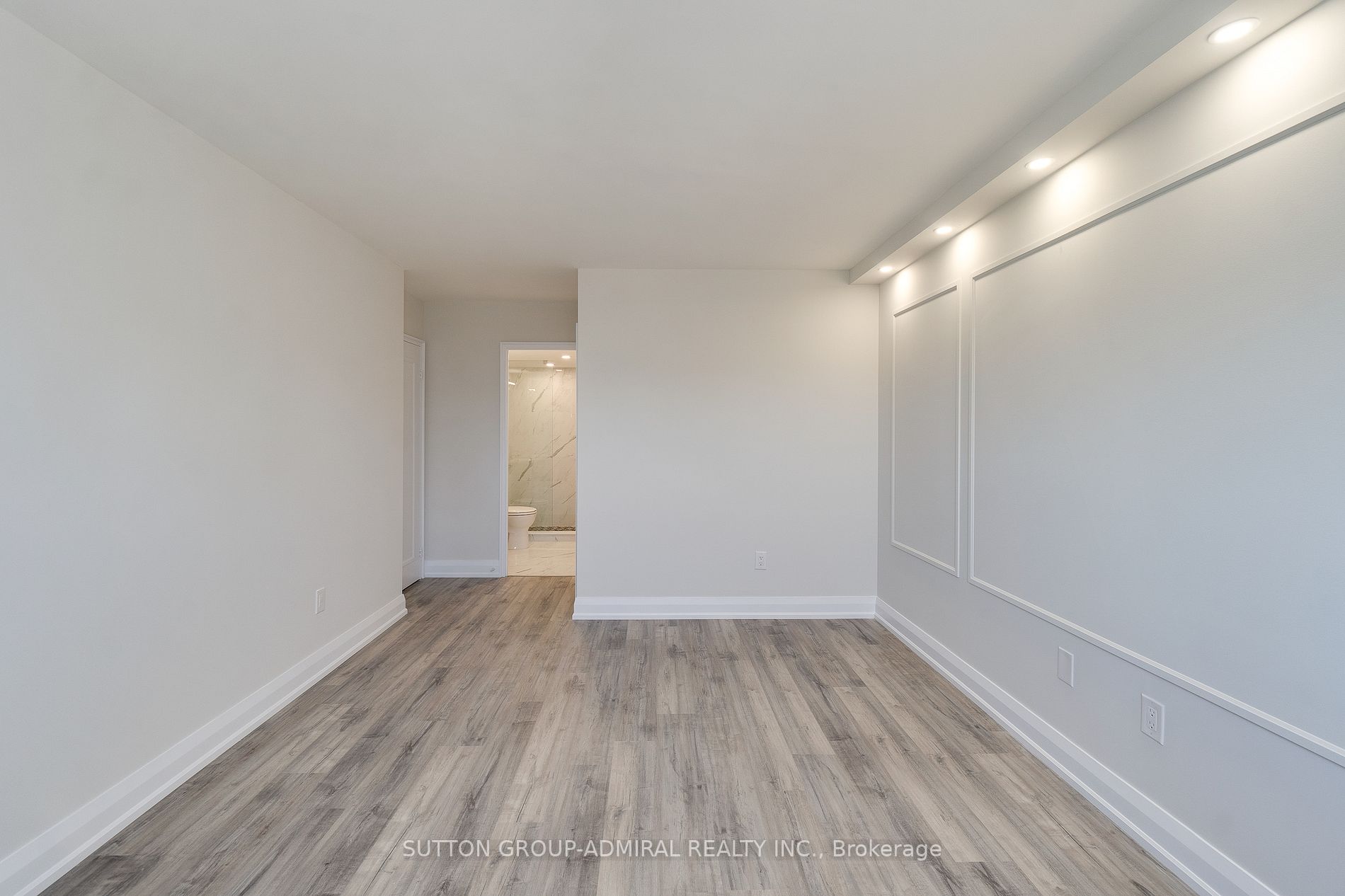 7601 Bathurst St Property Photo 20