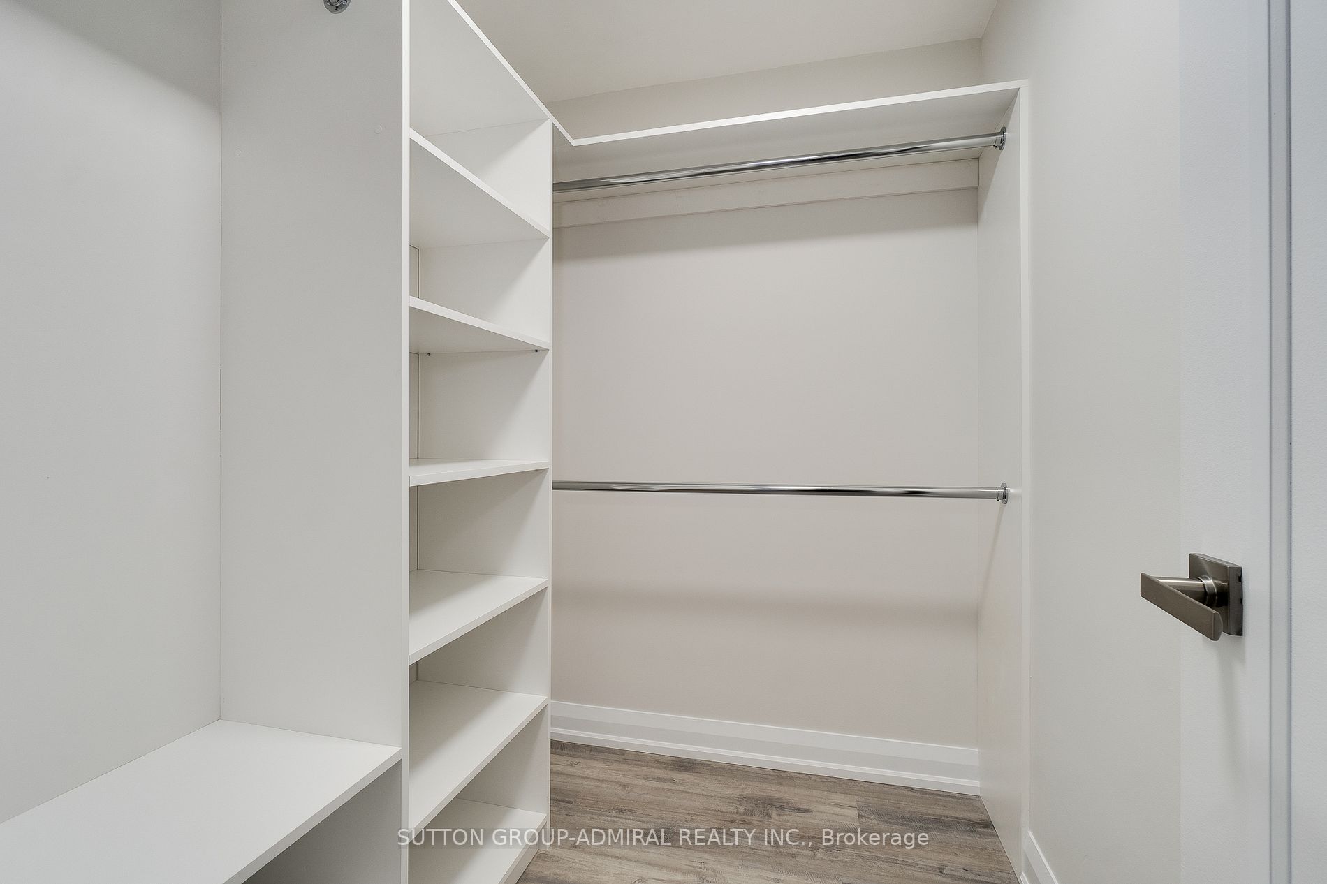 7601 Bathurst St Property Photo 21