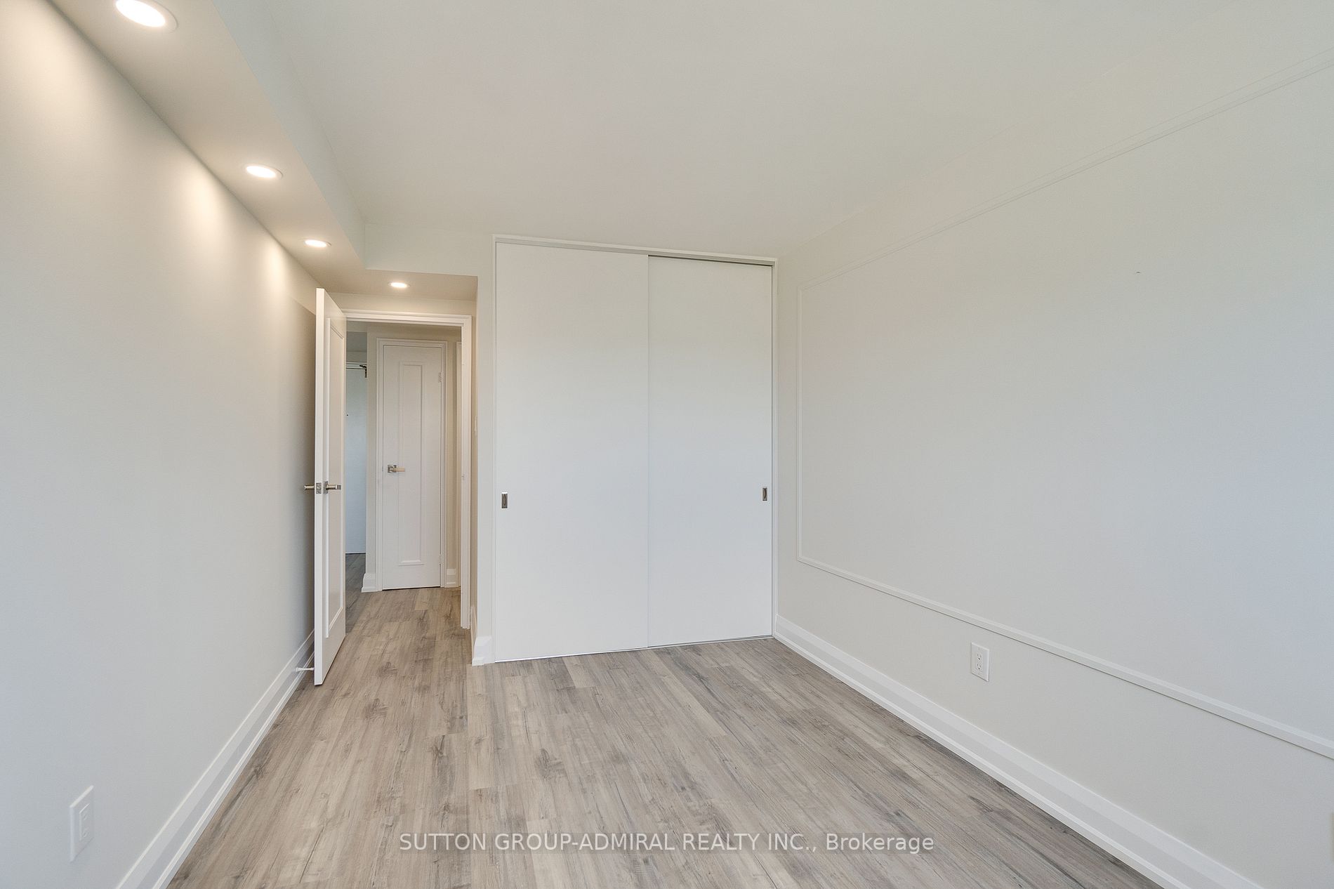 7601 Bathurst St Property Photo 25