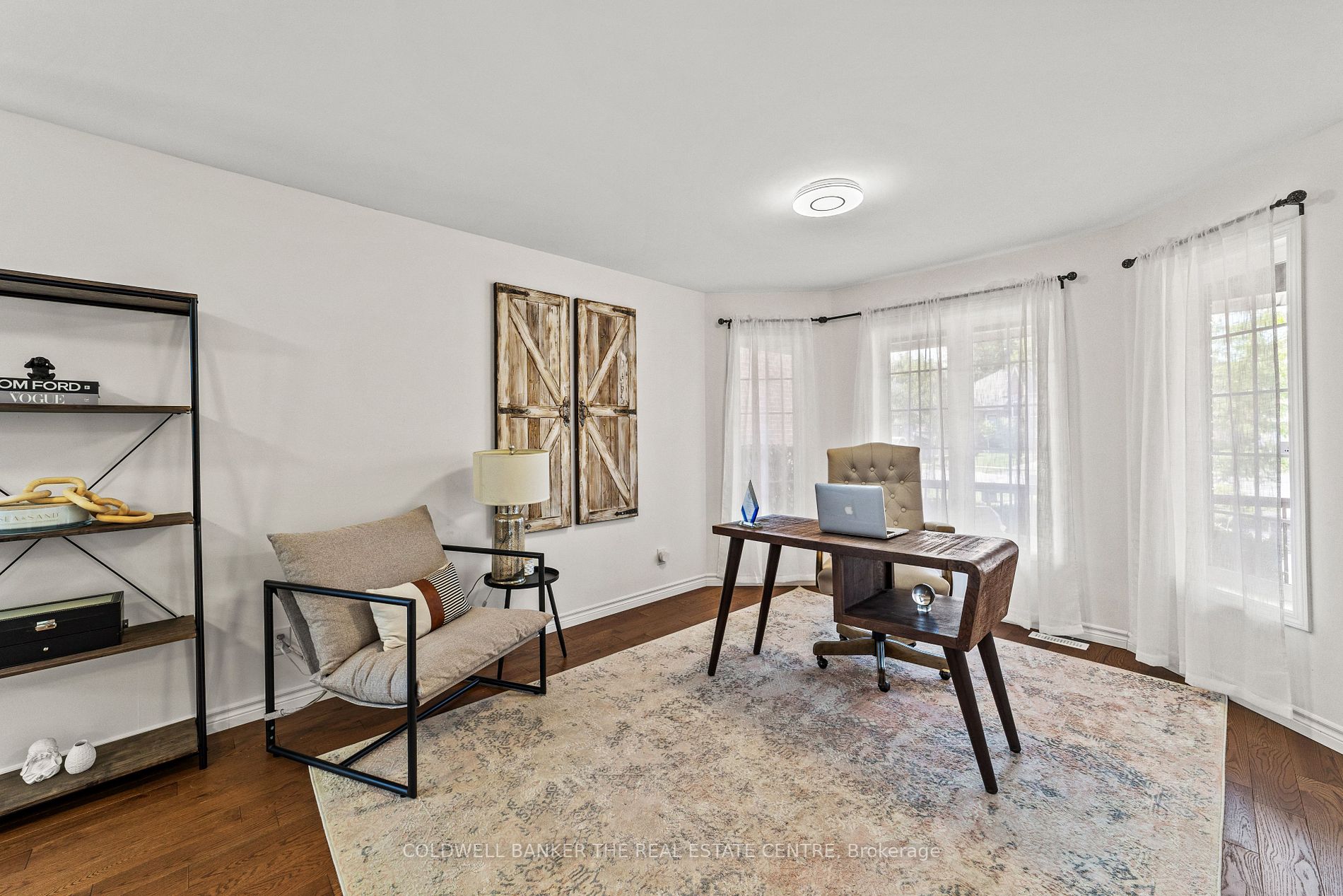 2245 Sproule St Property Photo 8