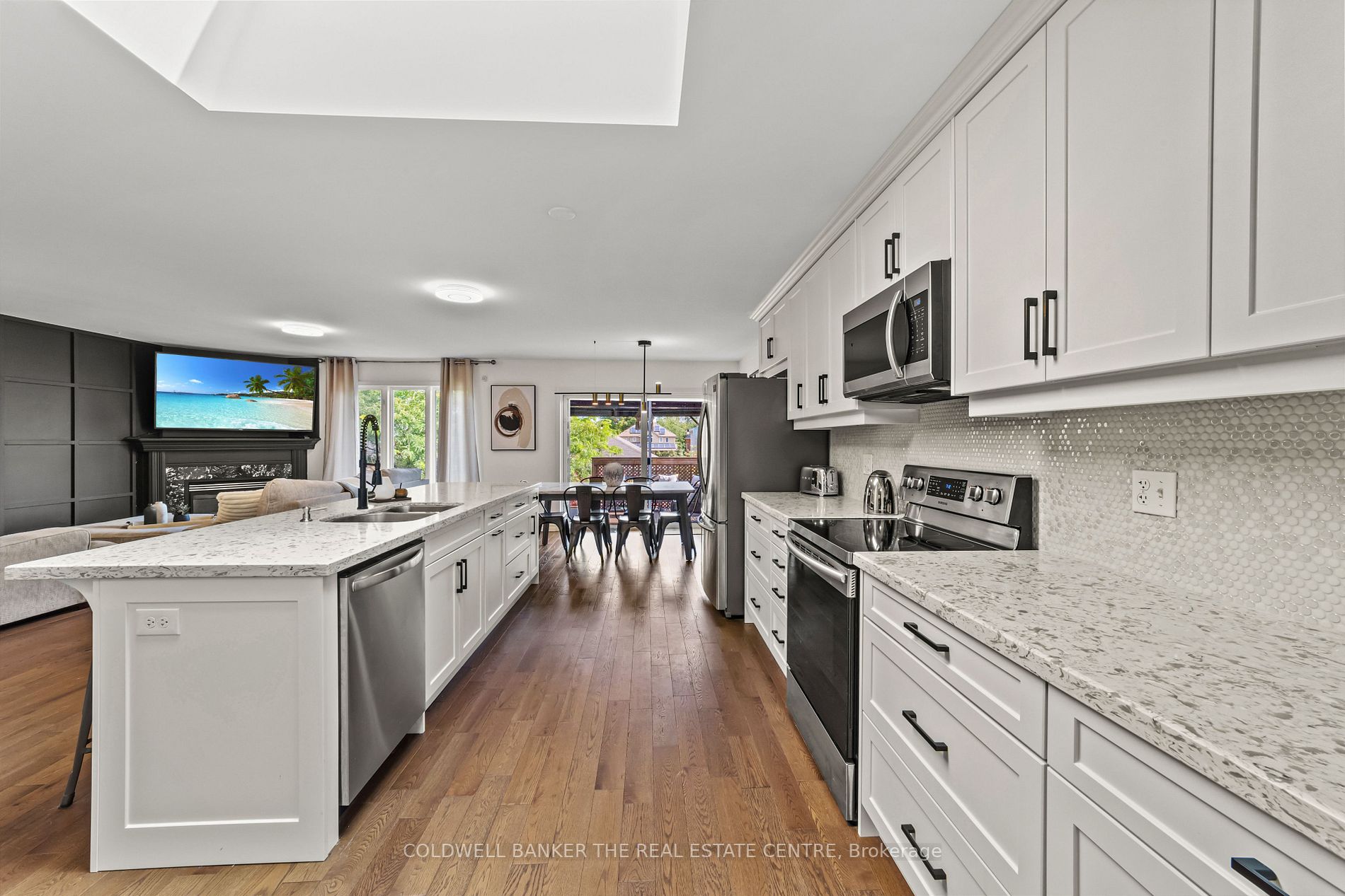2245 Sproule St Property Photo 9
