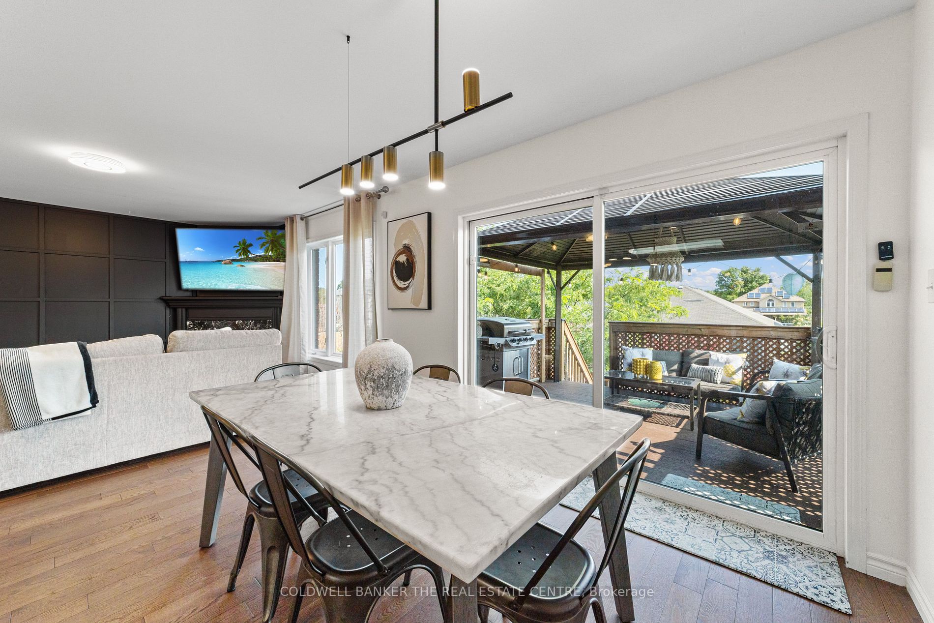 2245 Sproule St Property Photo 10