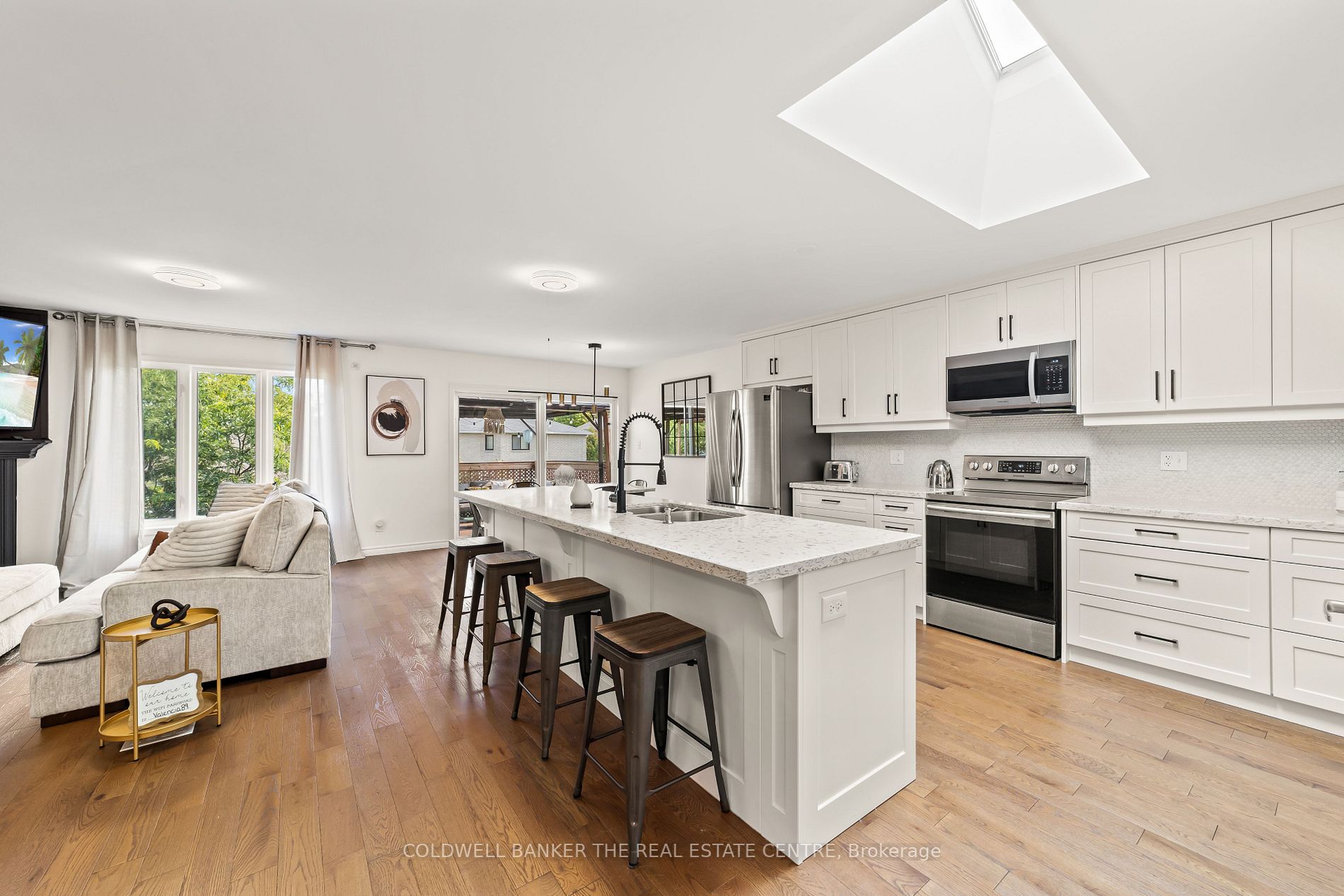 2245 Sproule St Property Photo 12