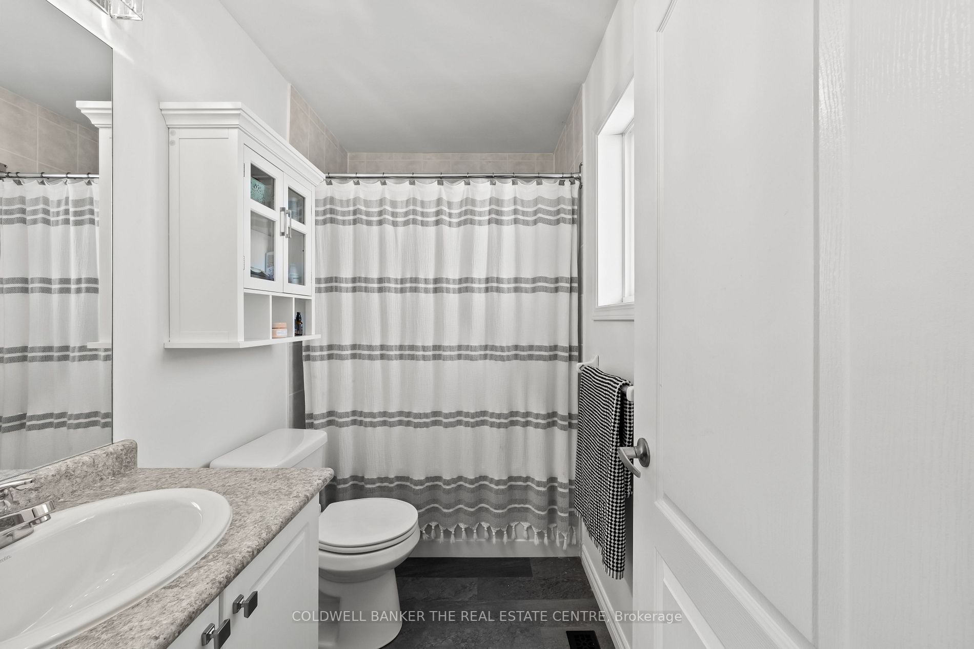 2245 Sproule St Property Photo 18