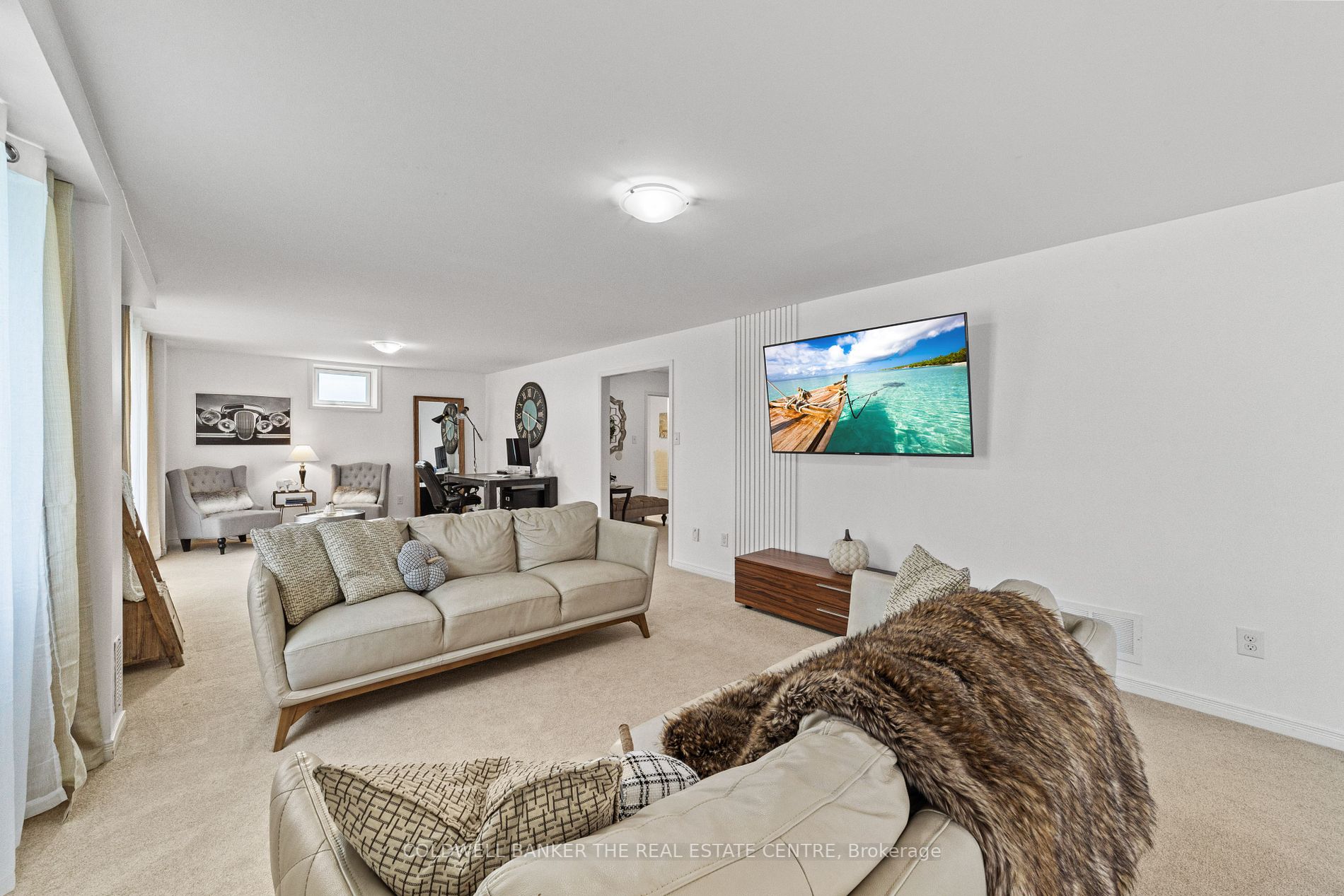 2245 Sproule St Property Photo 33