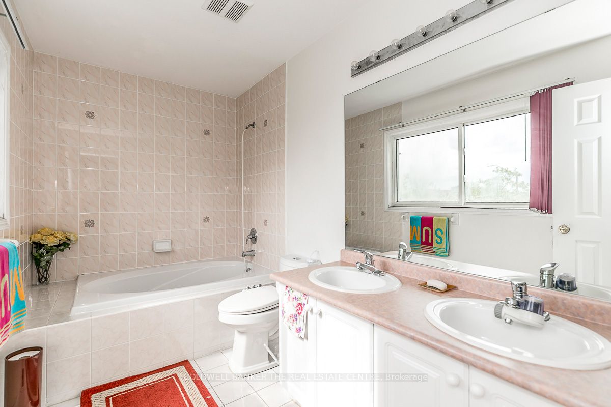 52 Eastpine Dr Property Photo 13