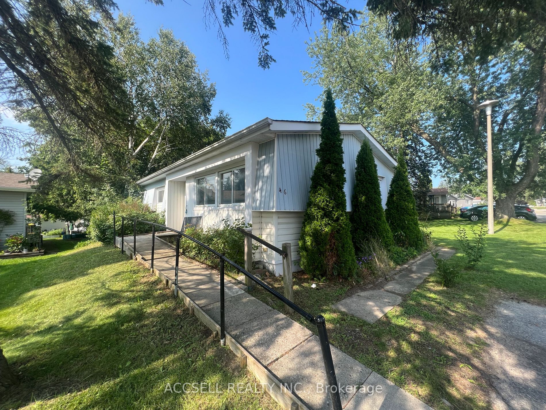 46 Hawthorne Dr Picture