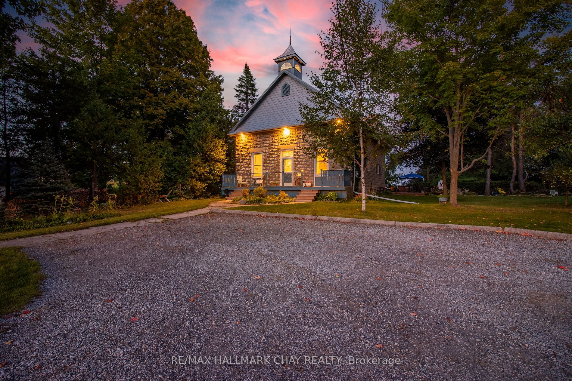 21689 Kennedy Rd Property Photo