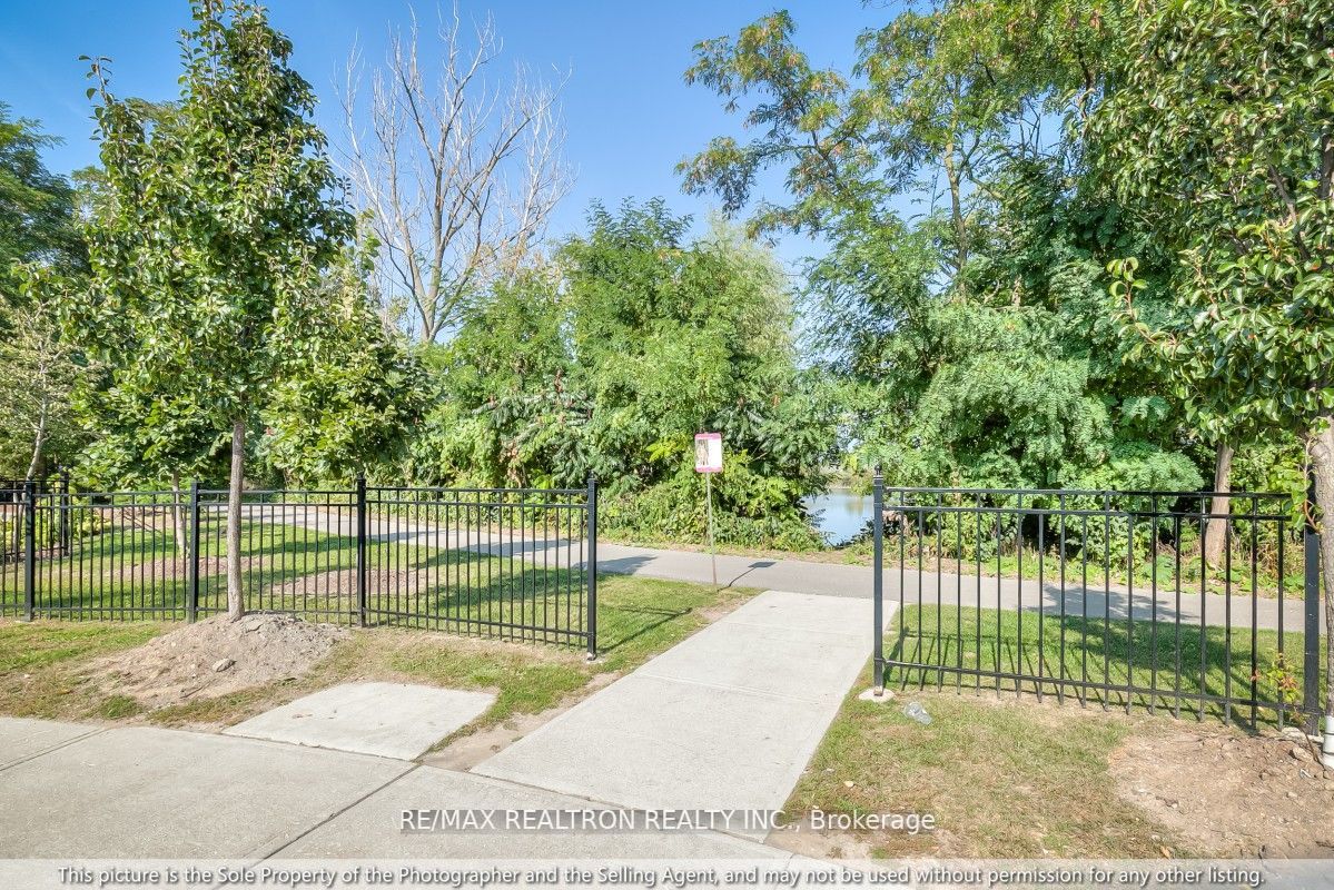 142 Roy Grove Way 24 Property Photo 39