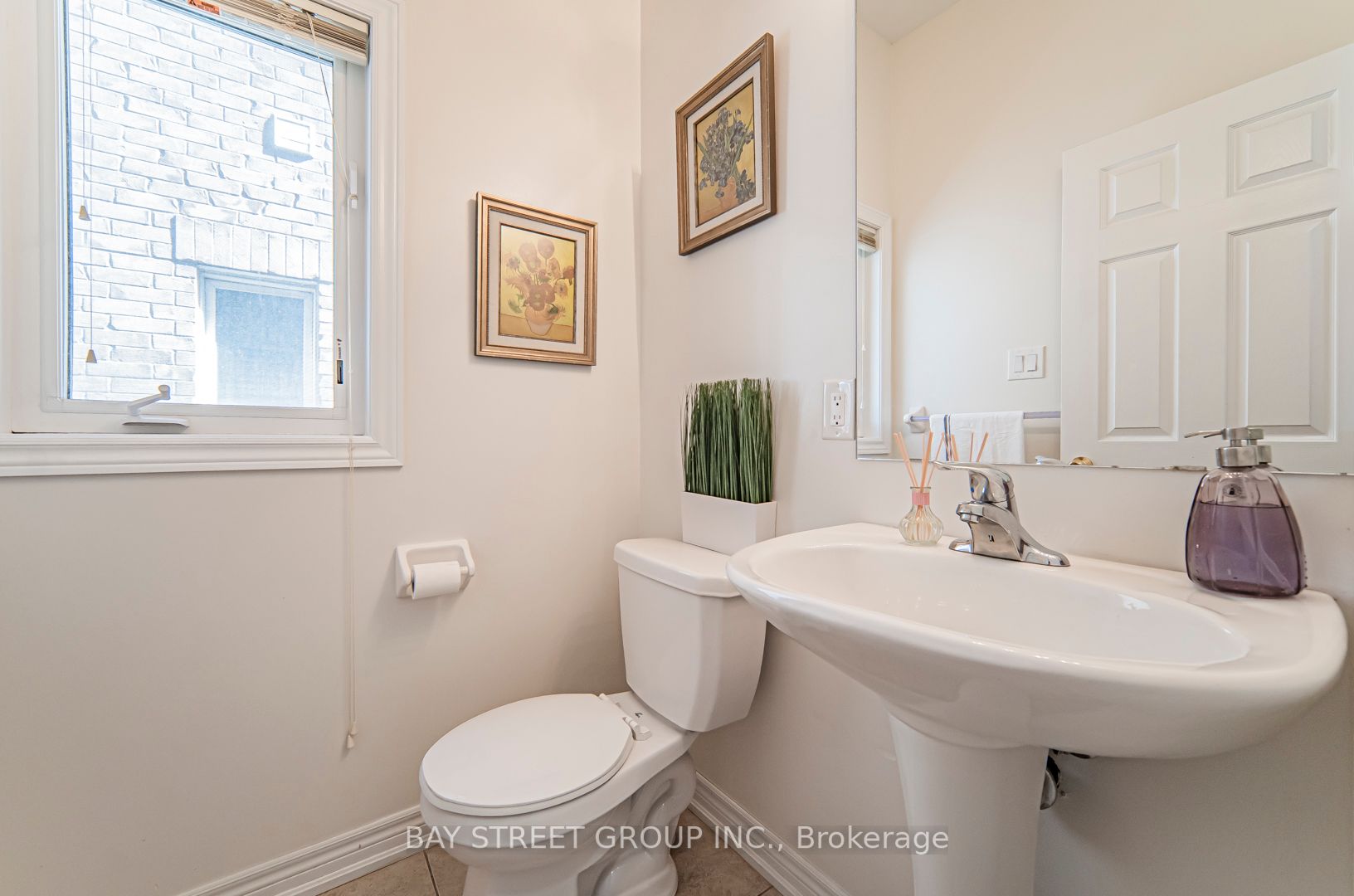 399 Caboto Tr Property Photo 4