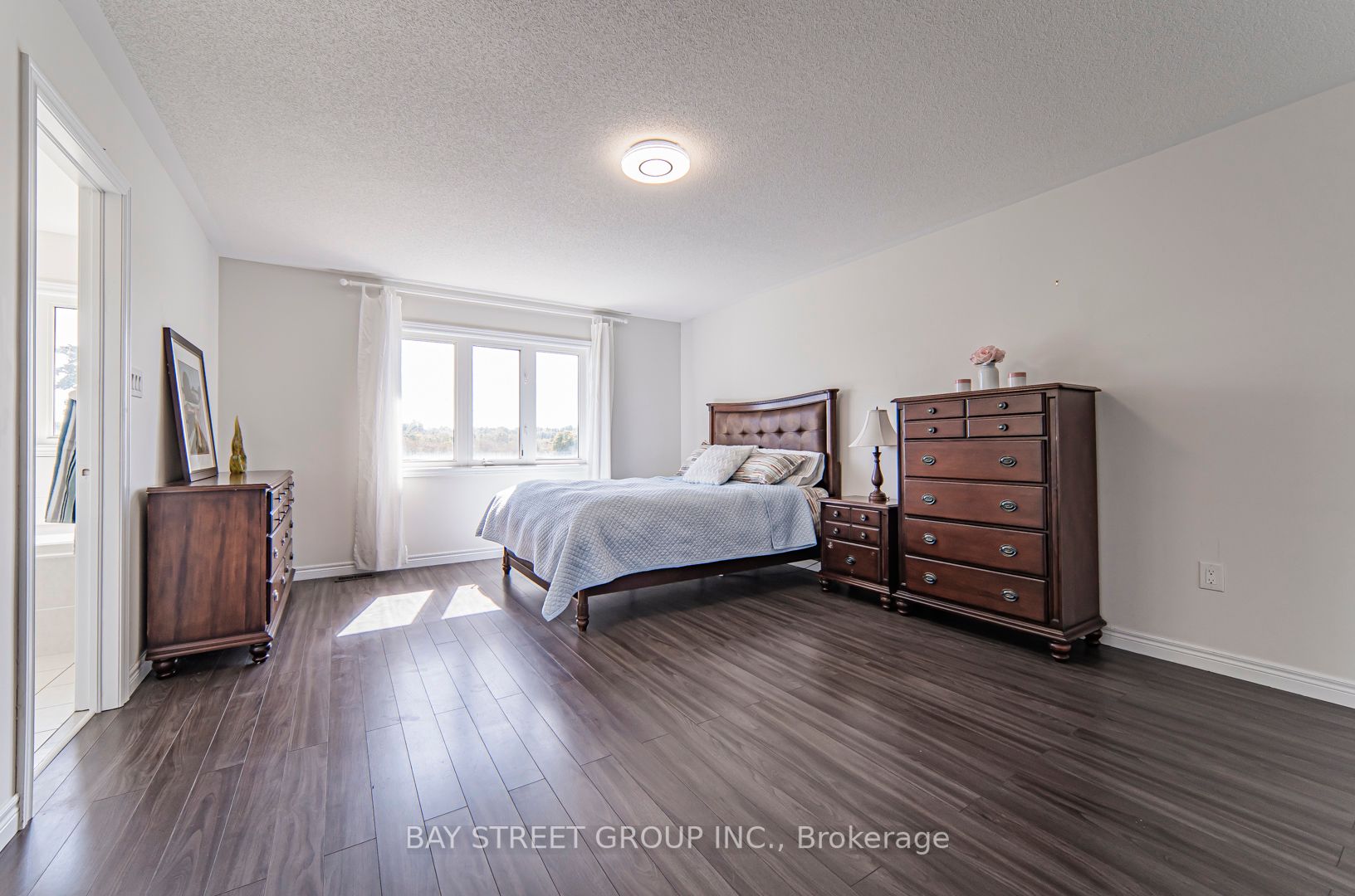 399 Caboto Tr Property Photo 18