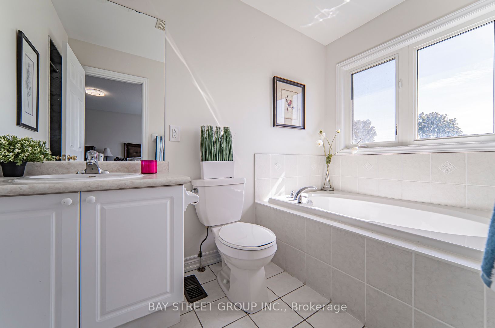 399 Caboto Tr Property Photo 22