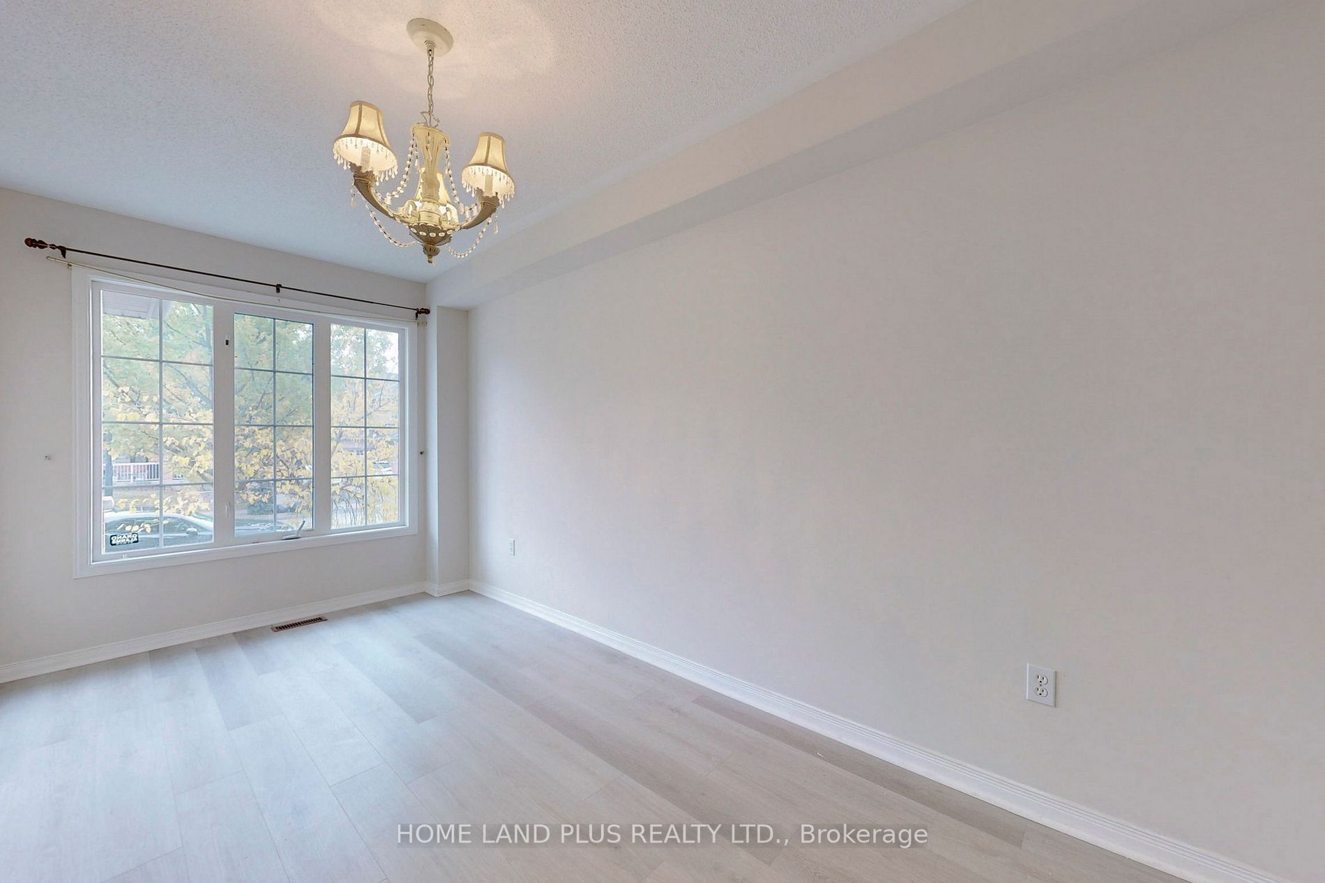 300 Flagstone Way Property Photo 4