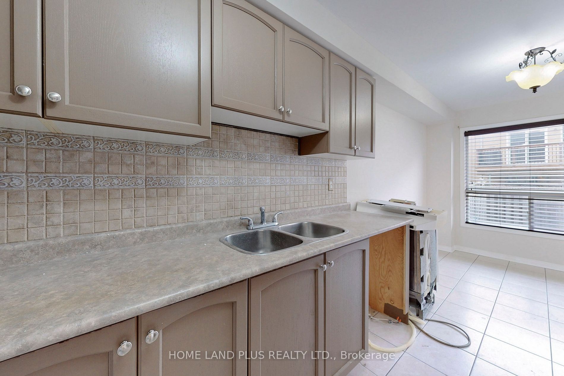 300 Flagstone Way Property Photo 9