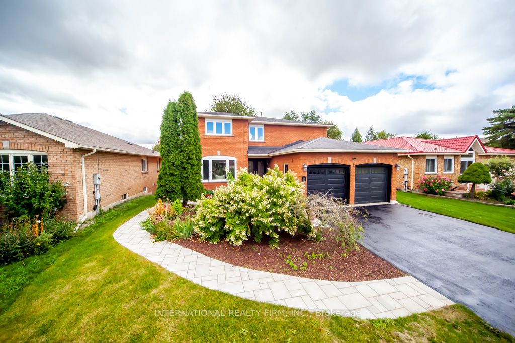 11 Coates Cres Property Photo 1